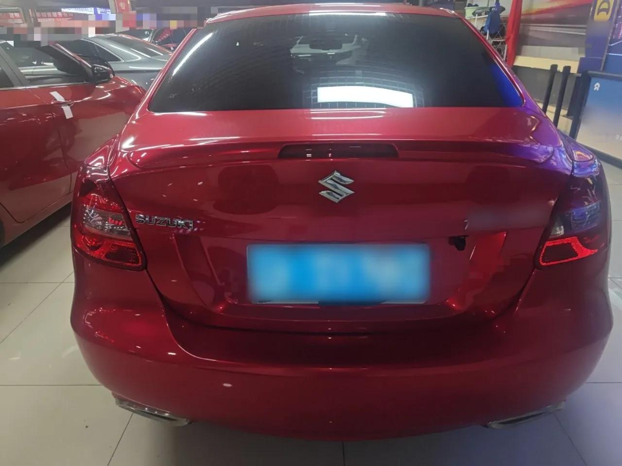 Suzuki Kizashi 2011 2.4L Two-Wheel Drive Sport with Navigation — миниатюра 5