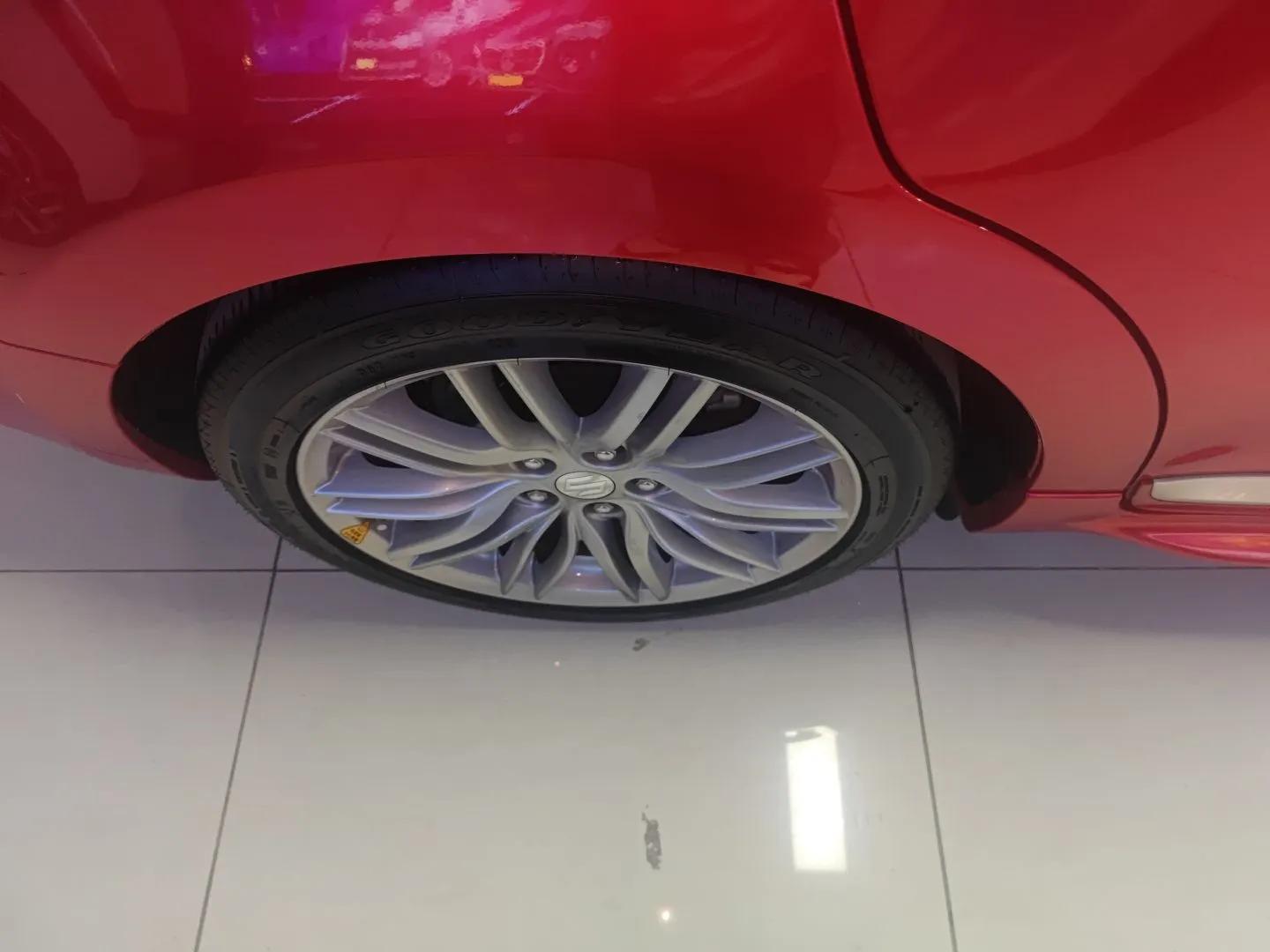 Suzuki Kizashi 2011 2.4L Two-Wheel Drive Sport with Navigation — миниатюра 10