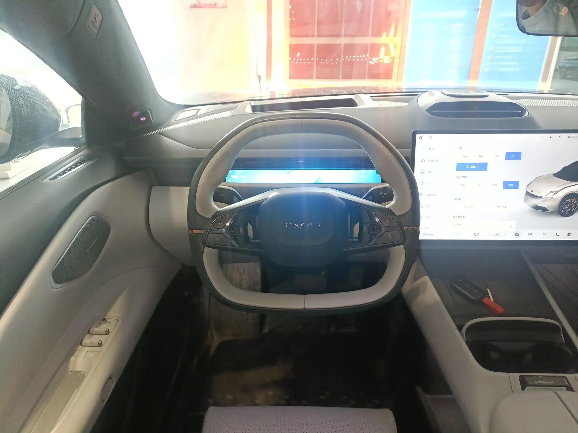 Lynk & Co Z10 2025 95 kWh 702 km All-Wheel Drive Intelligent Driving Ultra — миниатюра 13