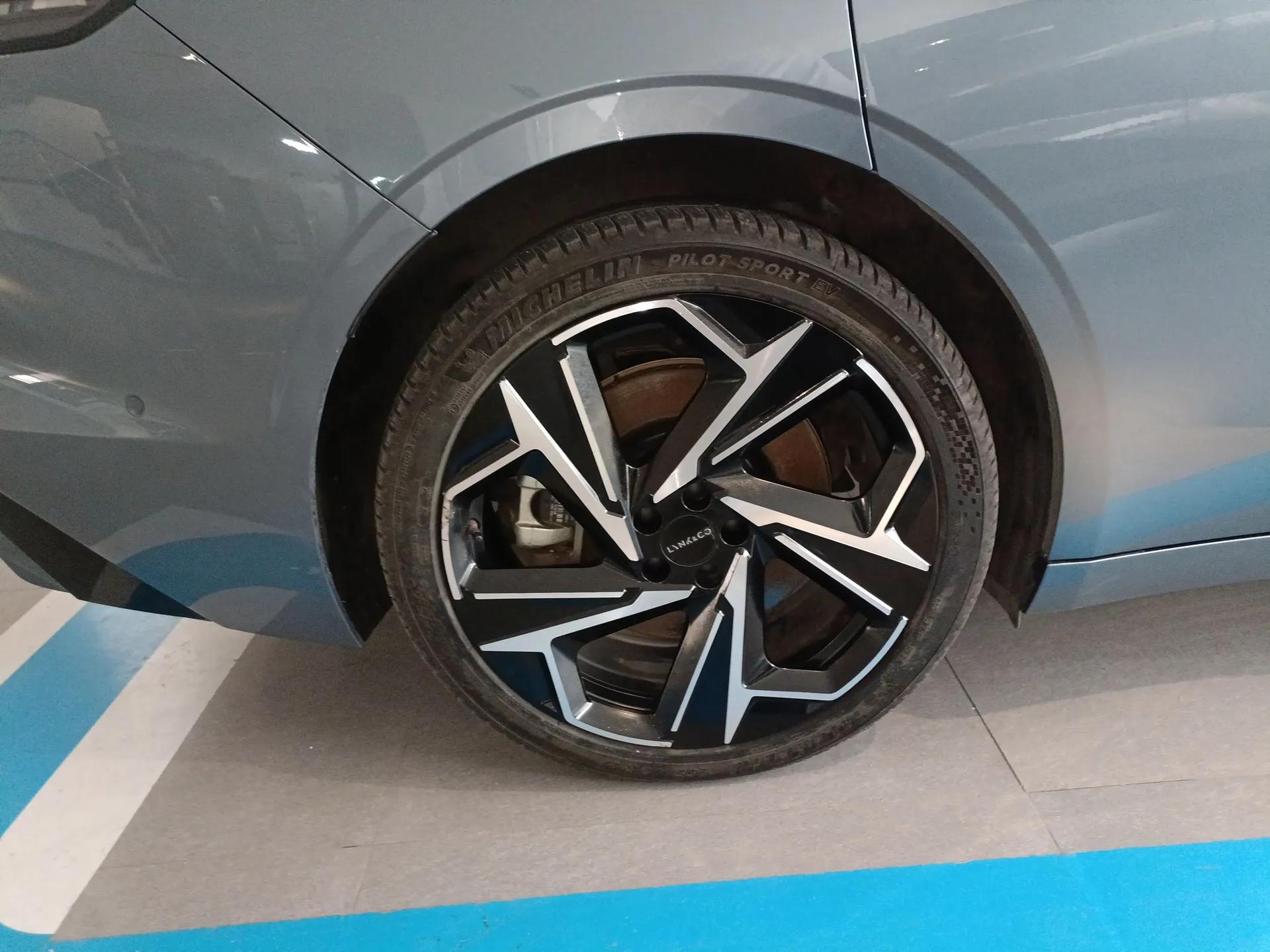 Lynk & Co Z10 2025 95 kWh 702 km All-Wheel Drive Intelligent Driving Ultra — миниатюра 10