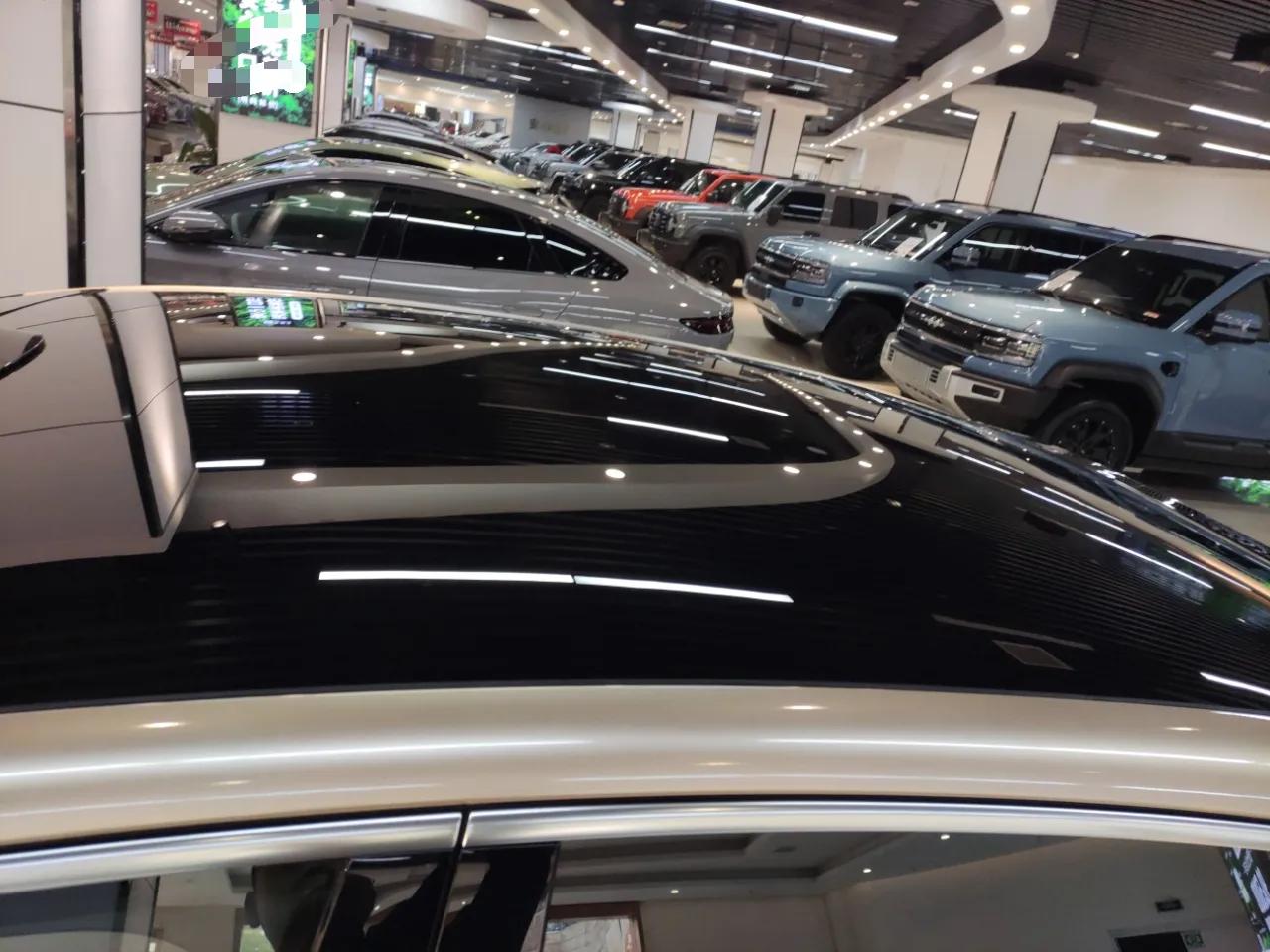 VOYAH Lantu Chiguang L 2026 Four-Wheel-Drive Ultra — миниатюра 11