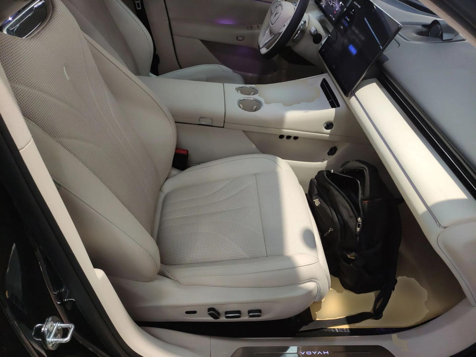 VOYAH Lantu Chiguang L 2026 Four-Wheel-Drive Ultra — миниатюра 23
