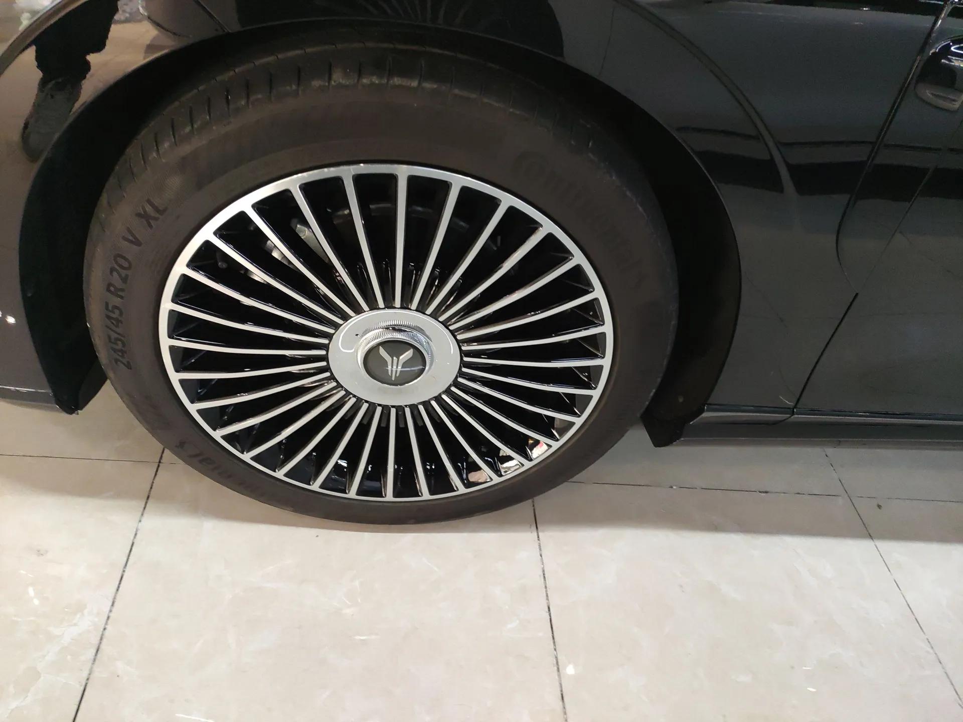 VOYAH Lantu Chiguang L 2026 Four-Wheel-Drive Ultra — миниатюра 9