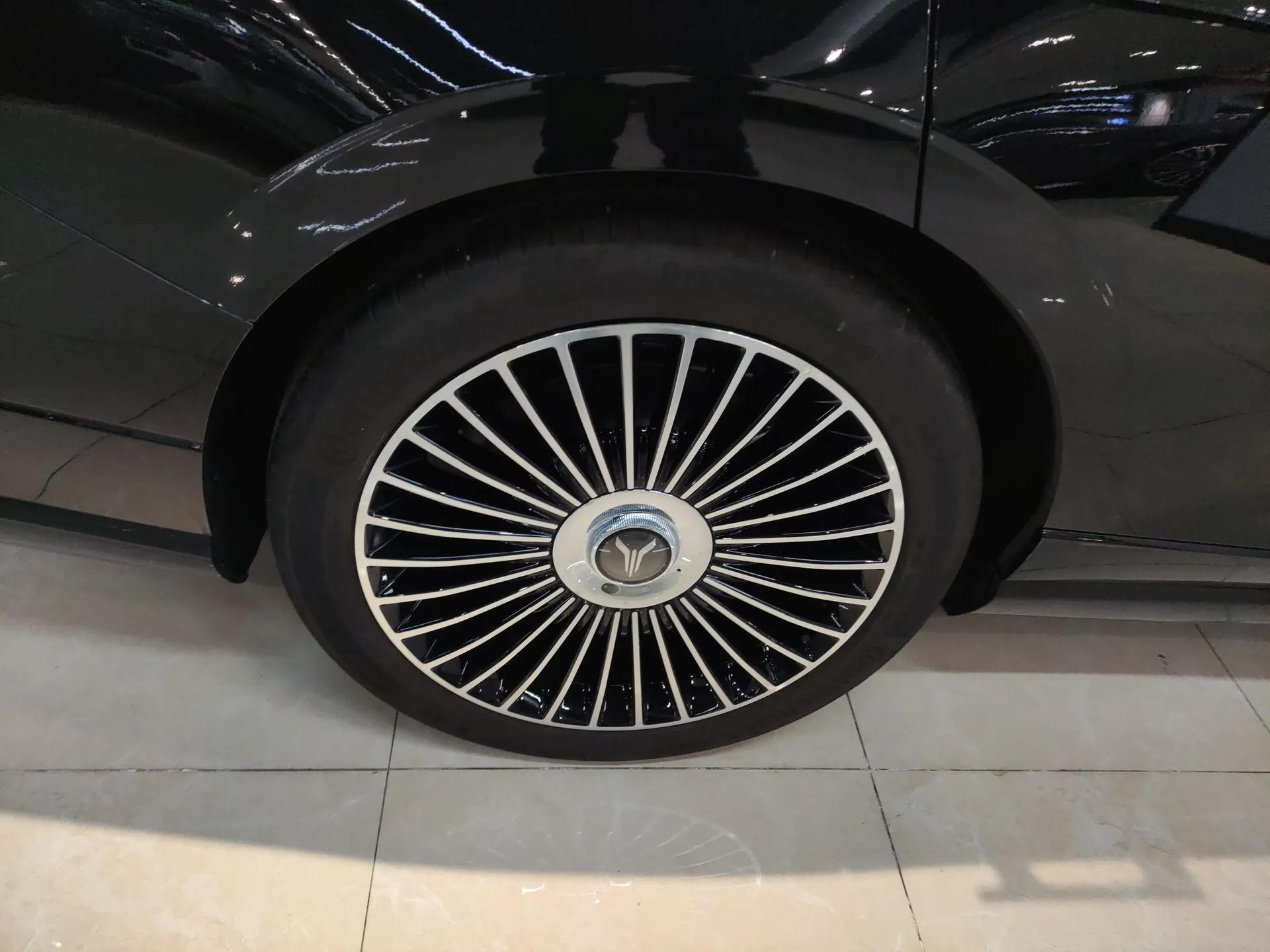 VOYAH Lantu Chiguang L 2026 Four-Wheel-Drive Ultra — миниатюра 10