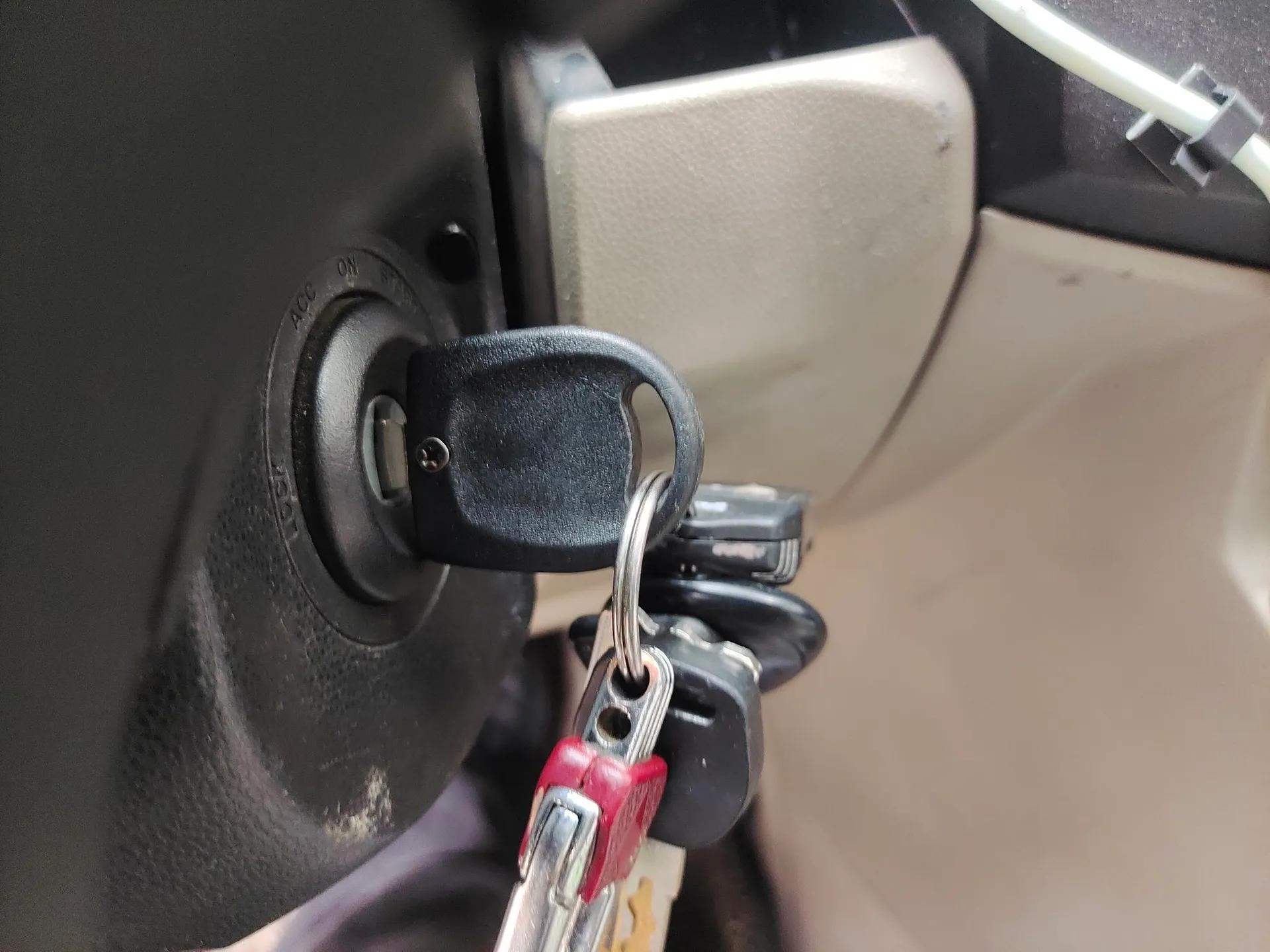 Mazda 5 2008 2.0 Manual Comfort Version — миниатюра 9