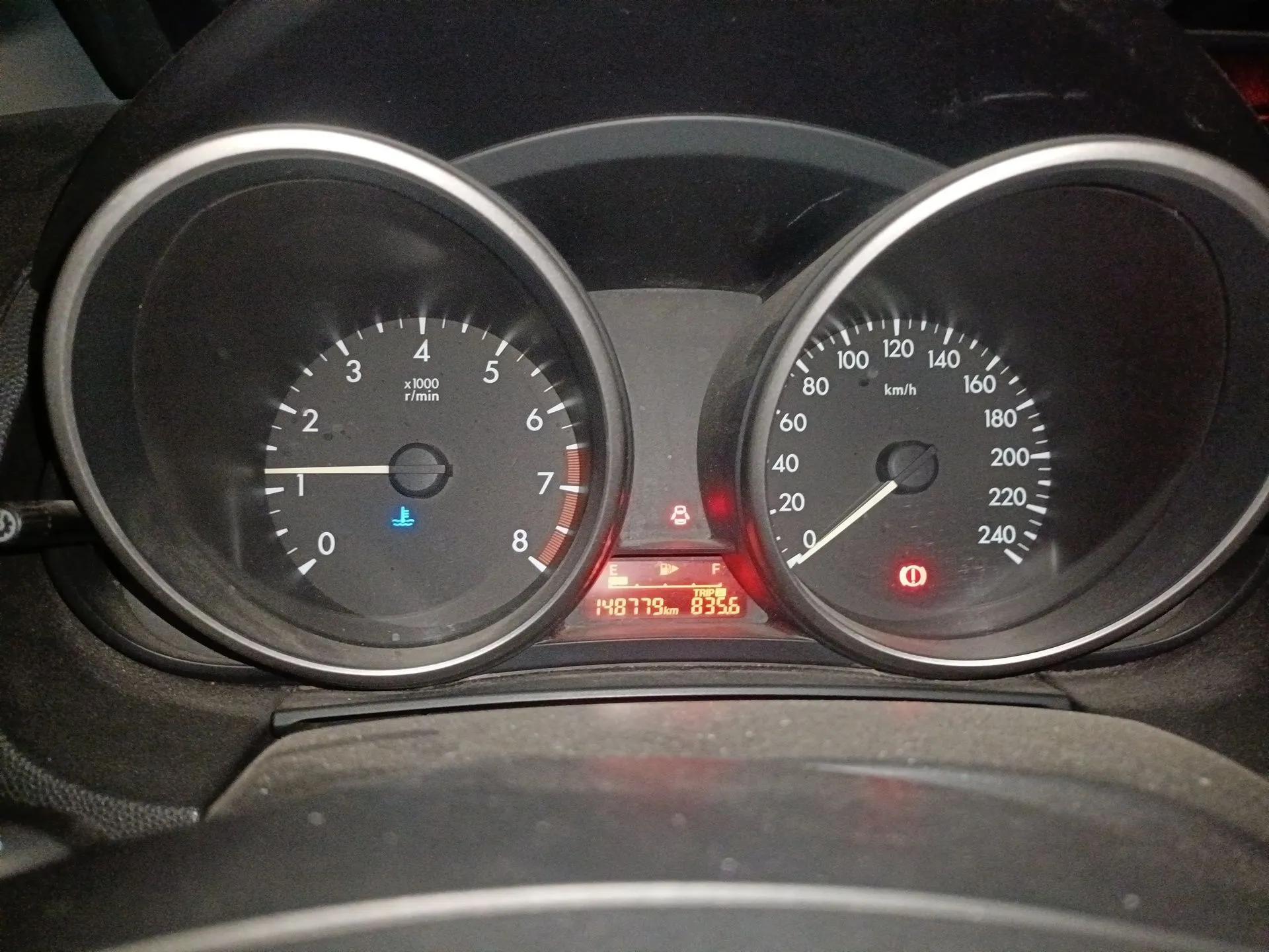 Mazda 5 2011 2.0L Manual Comfort Edition — миниатюра 12