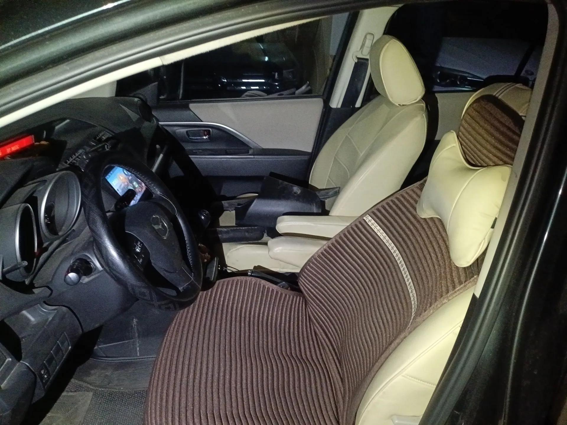 Mazda 5 2011 2.0L Manual Comfort Edition — миниатюра 16