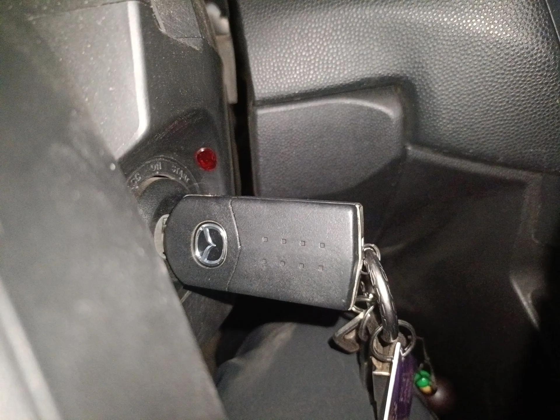 Mazda 5 2011 2.0L Manual Comfort Edition — миниатюра 9