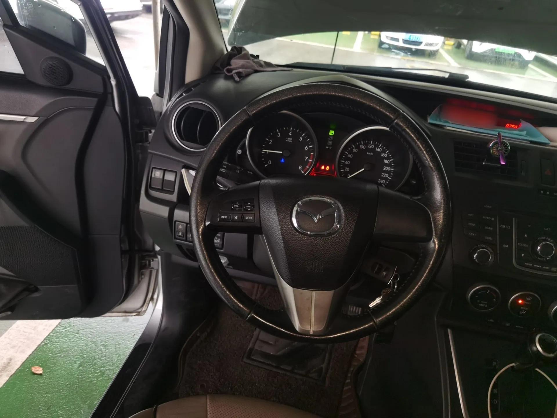 Mazda 5 2013 2.0L Automatic Luxury Edition — миниатюра 11