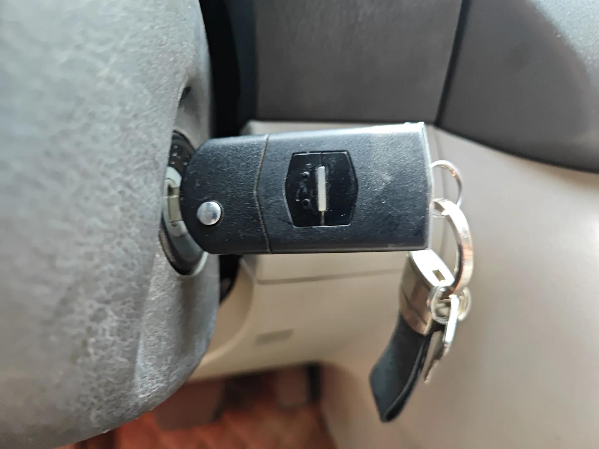 Mazda 8 2013 2.5L Deluxe Edition — миниатюра 9