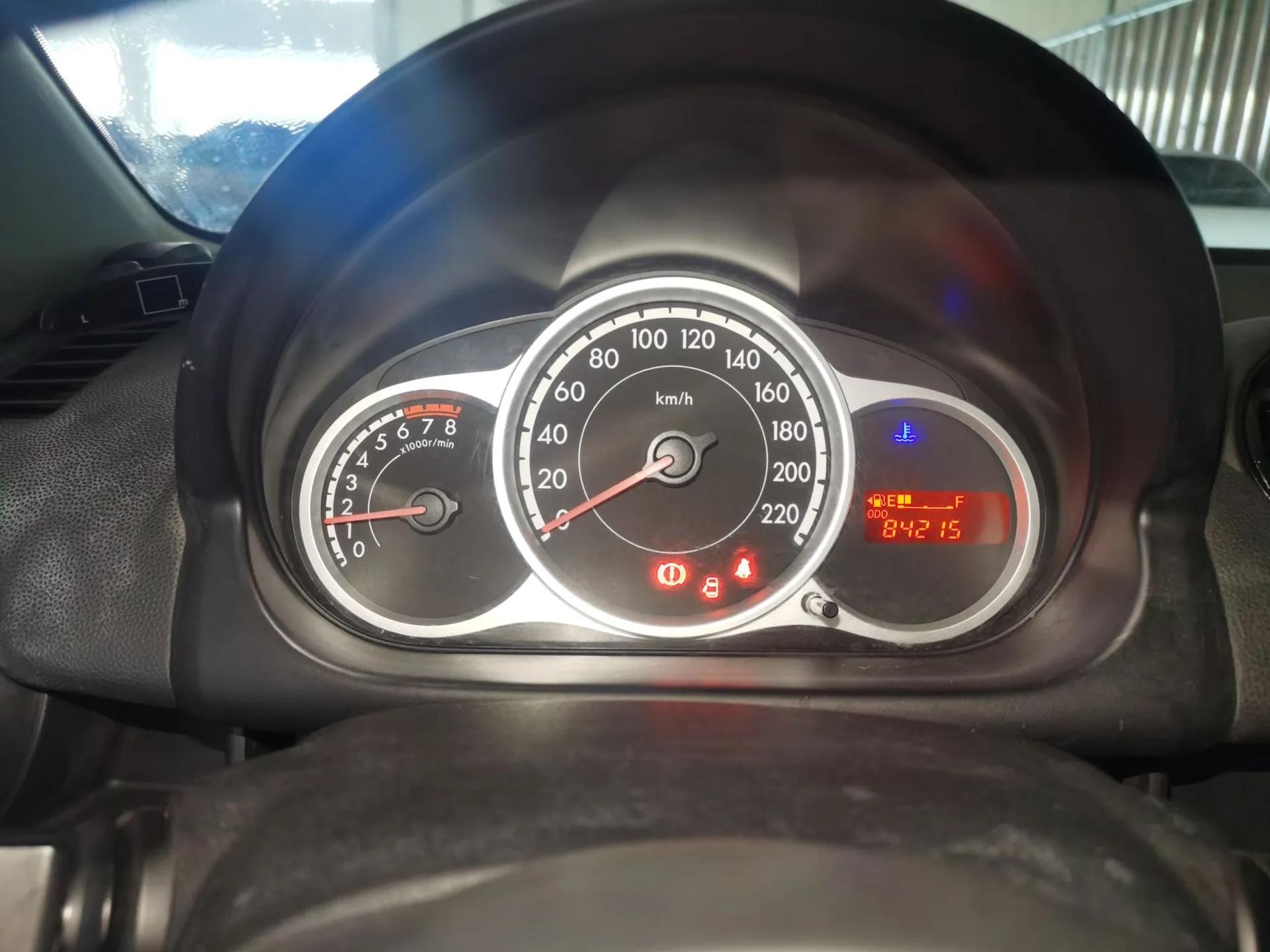 Mazda 2 2012 Sedan XuanDong 1.5L Manual Fashion Edition — миниатюра 15