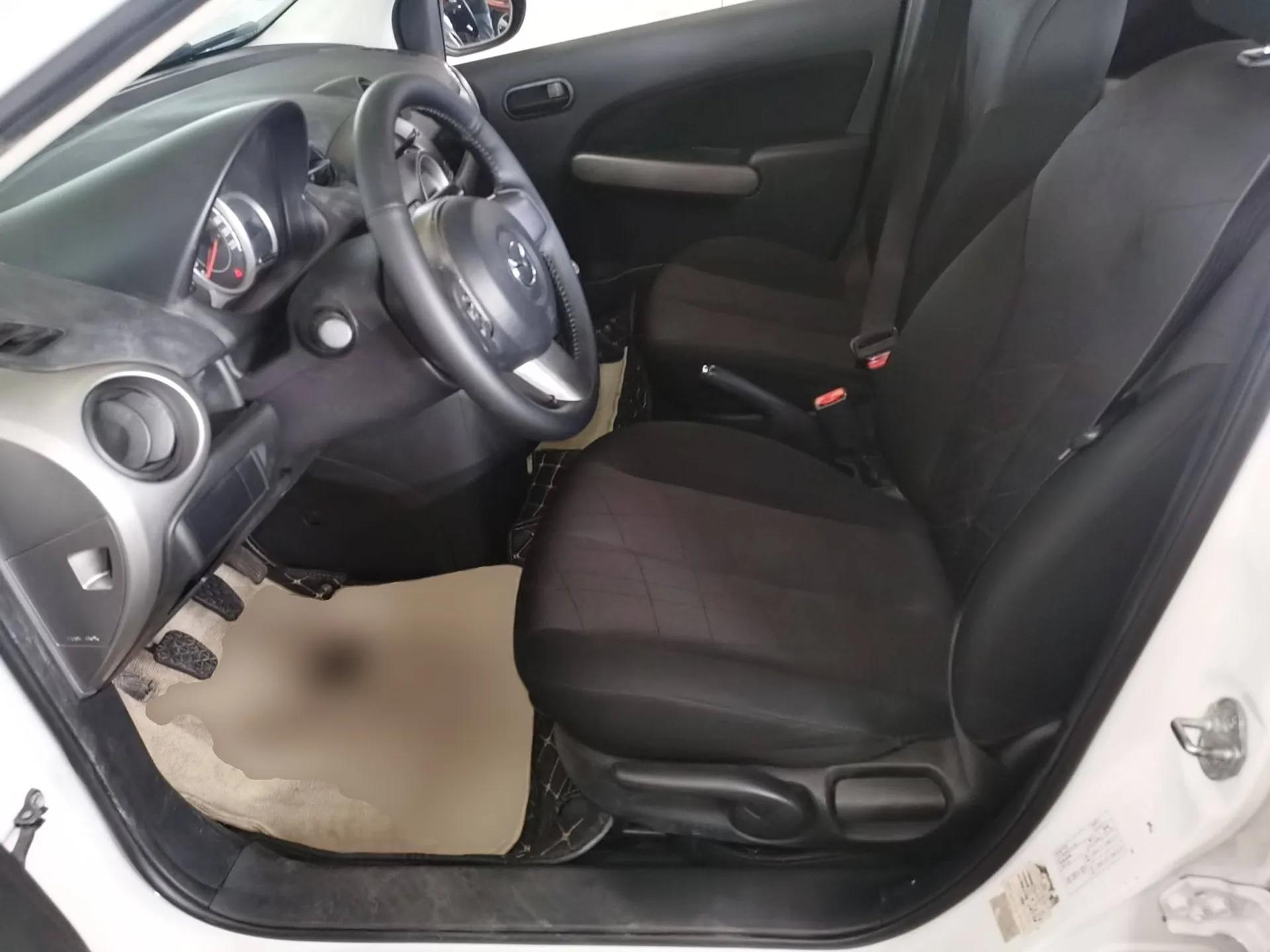 Mazda 2 2012 Sedan XuanDong 1.5L Manual Fashion Edition — миниатюра 18