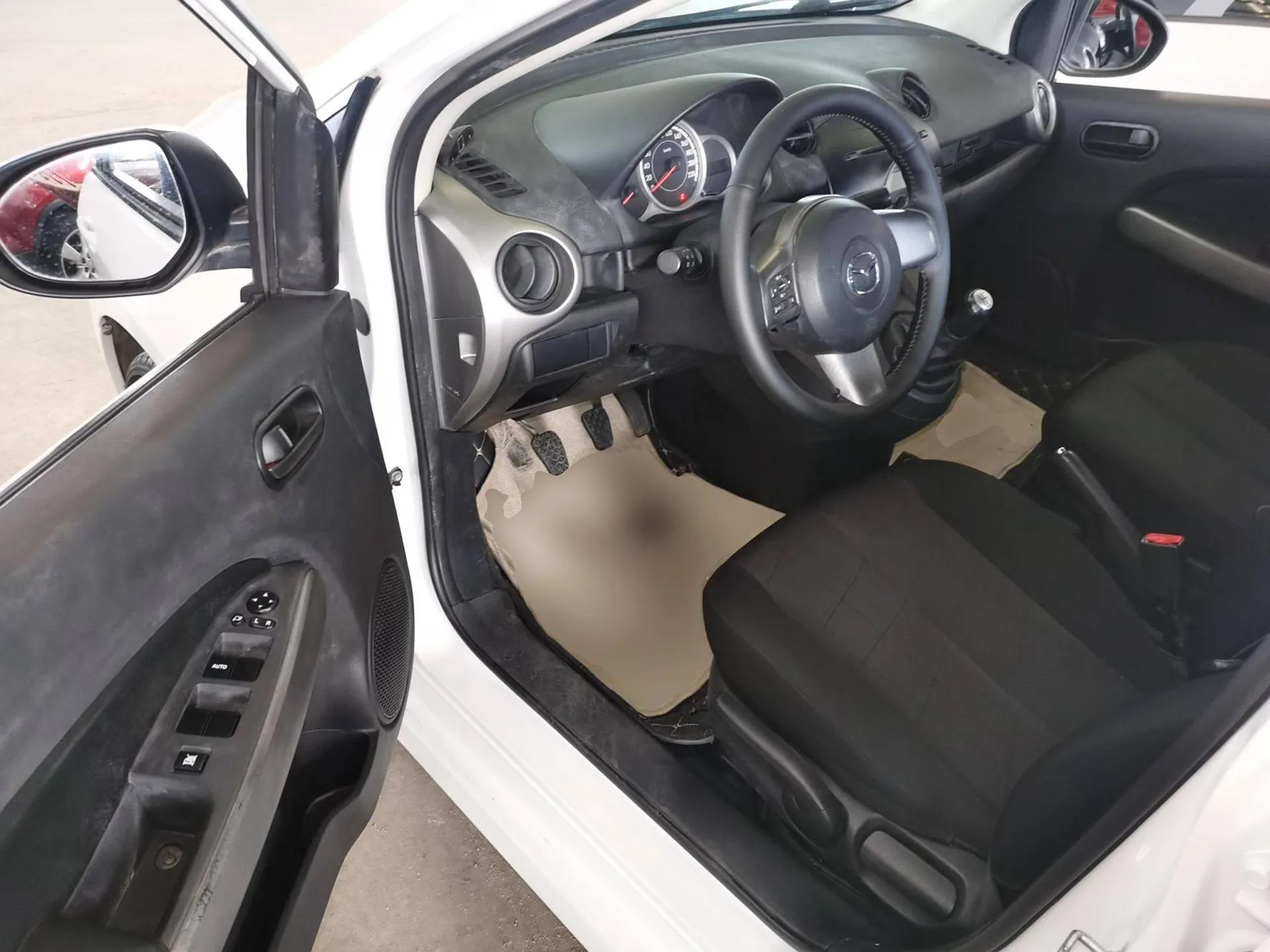 Mazda 2 2012 Sedan XuanDong 1.5L Manual Fashion Edition — миниатюра 19