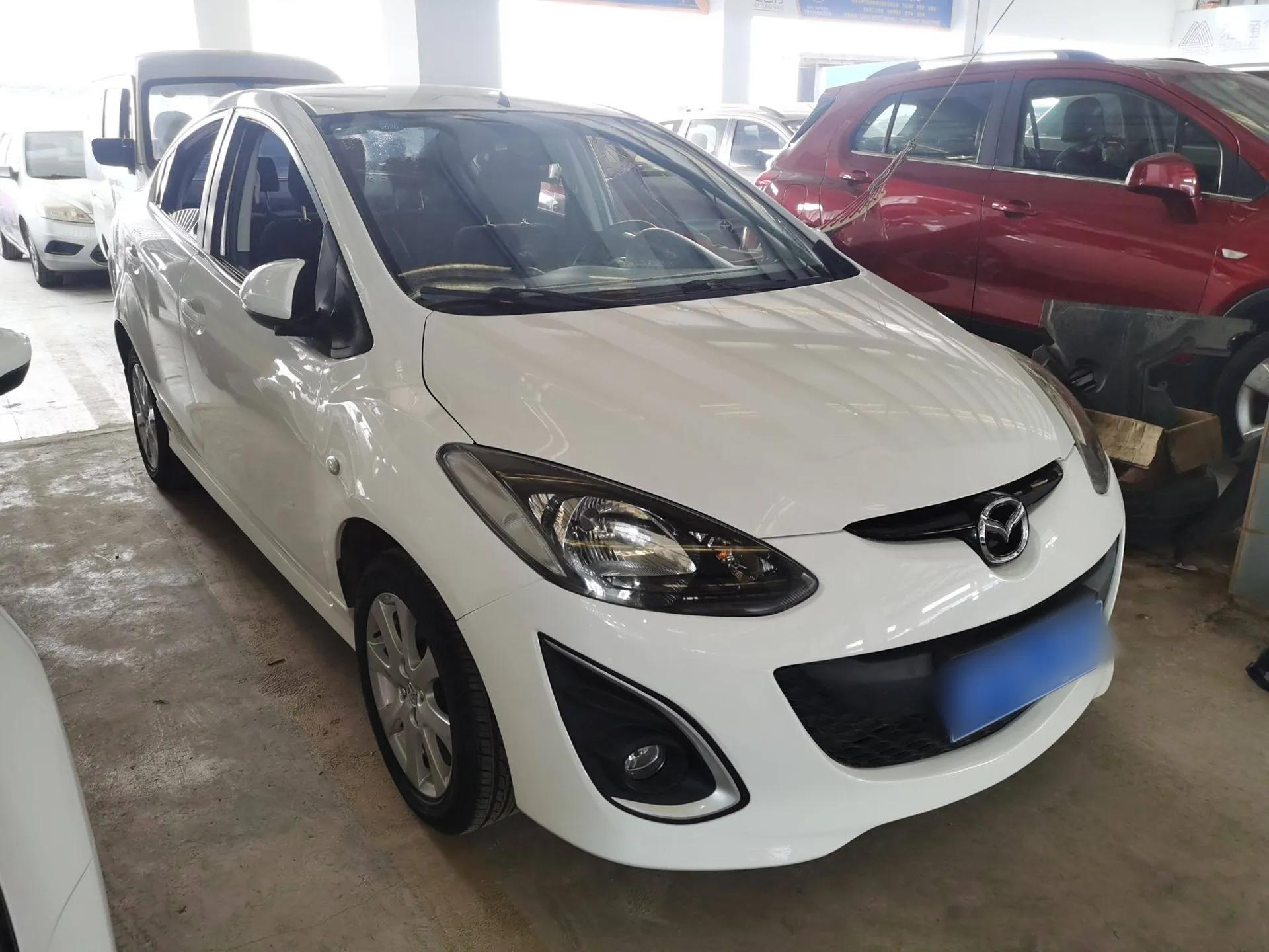 Mazda 2 2012 Sedan XuanDong 1.5L Manual Fashion Edition — миниатюра 3