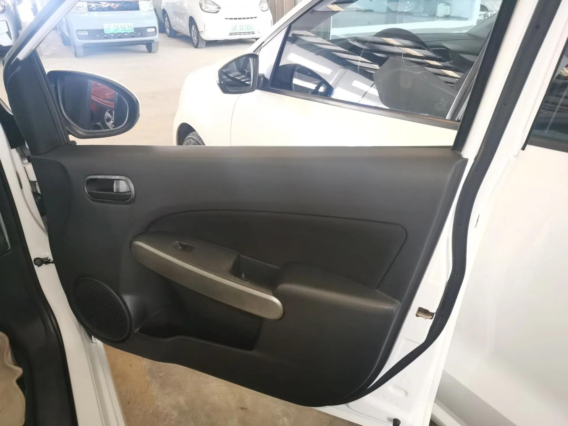 Mazda 2 2012 Sedan XuanDong 1.5L Manual Fashion Edition — миниатюра 24