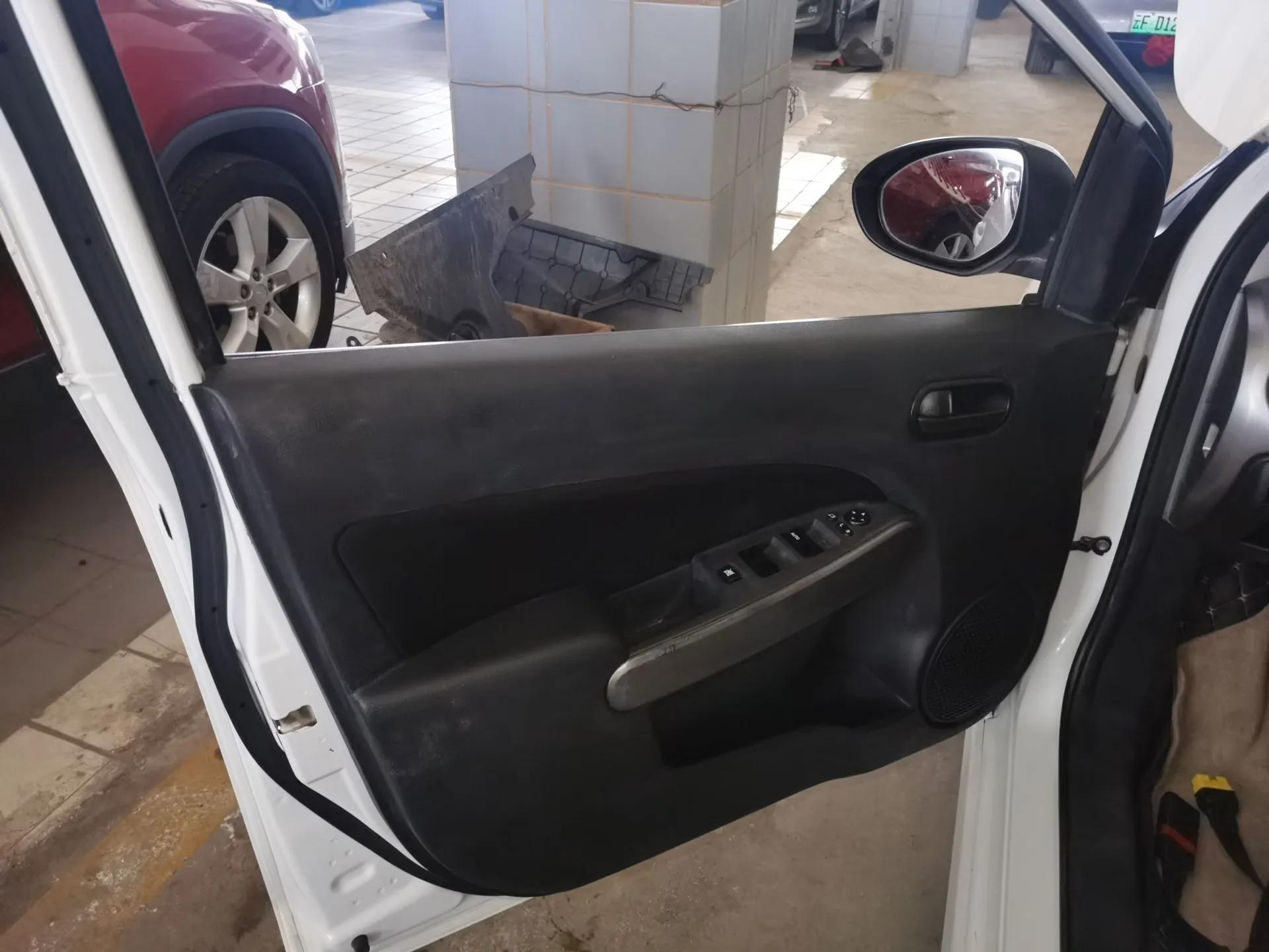 Mazda 2 2012 Sedan XuanDong 1.5L Manual Fashion Edition — миниатюра 26
