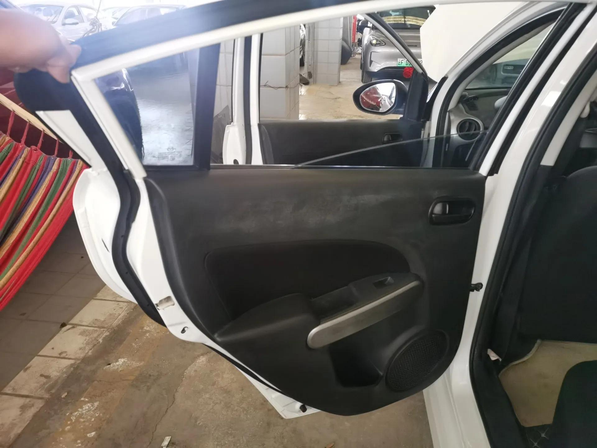 Mazda 2 2012 Sedan XuanDong 1.5L Manual Fashion Edition — миниатюра 27
