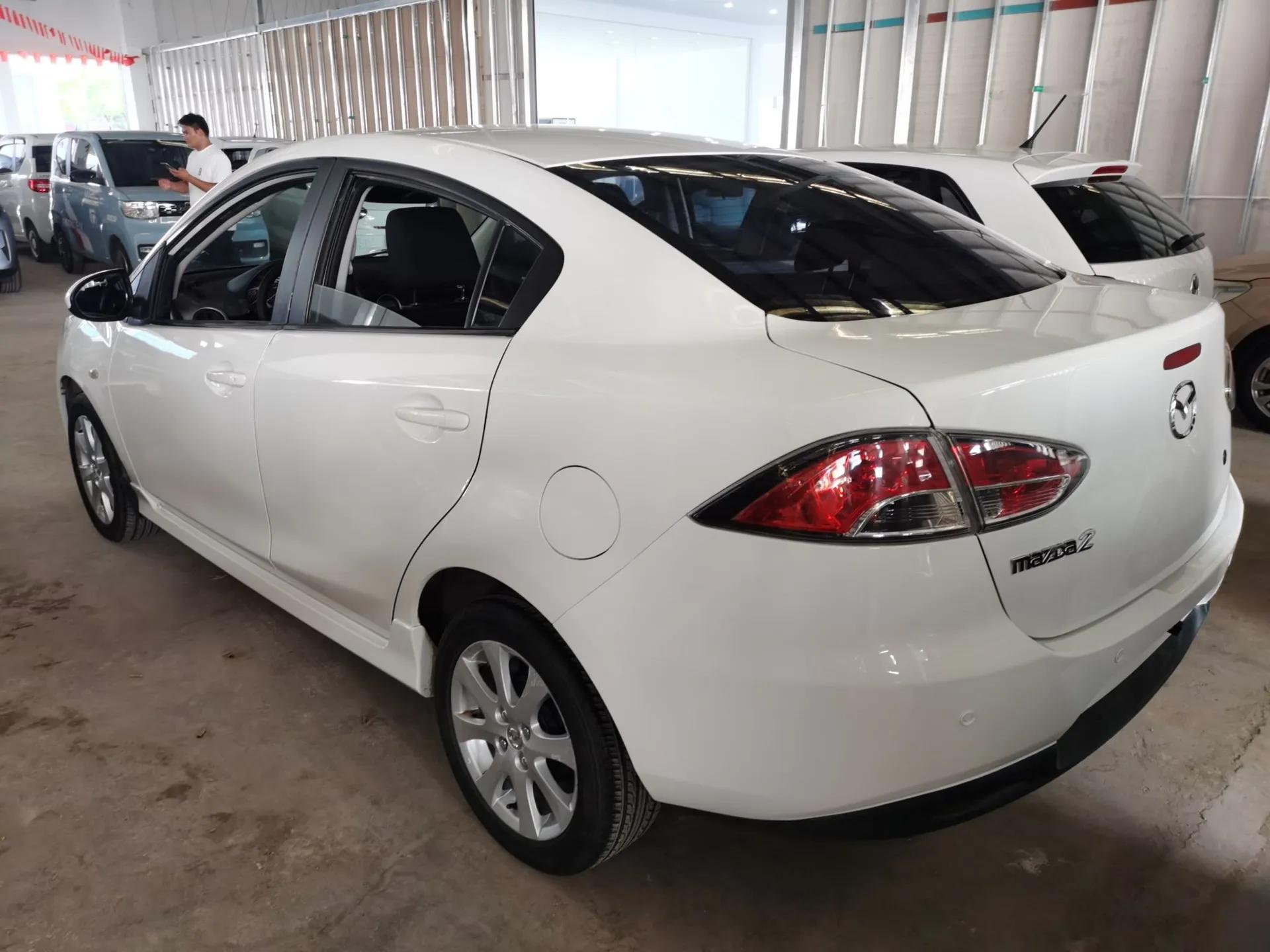 Mazda 2 2012 Sedan XuanDong 1.5L Manual Fashion Edition — миниатюра 4