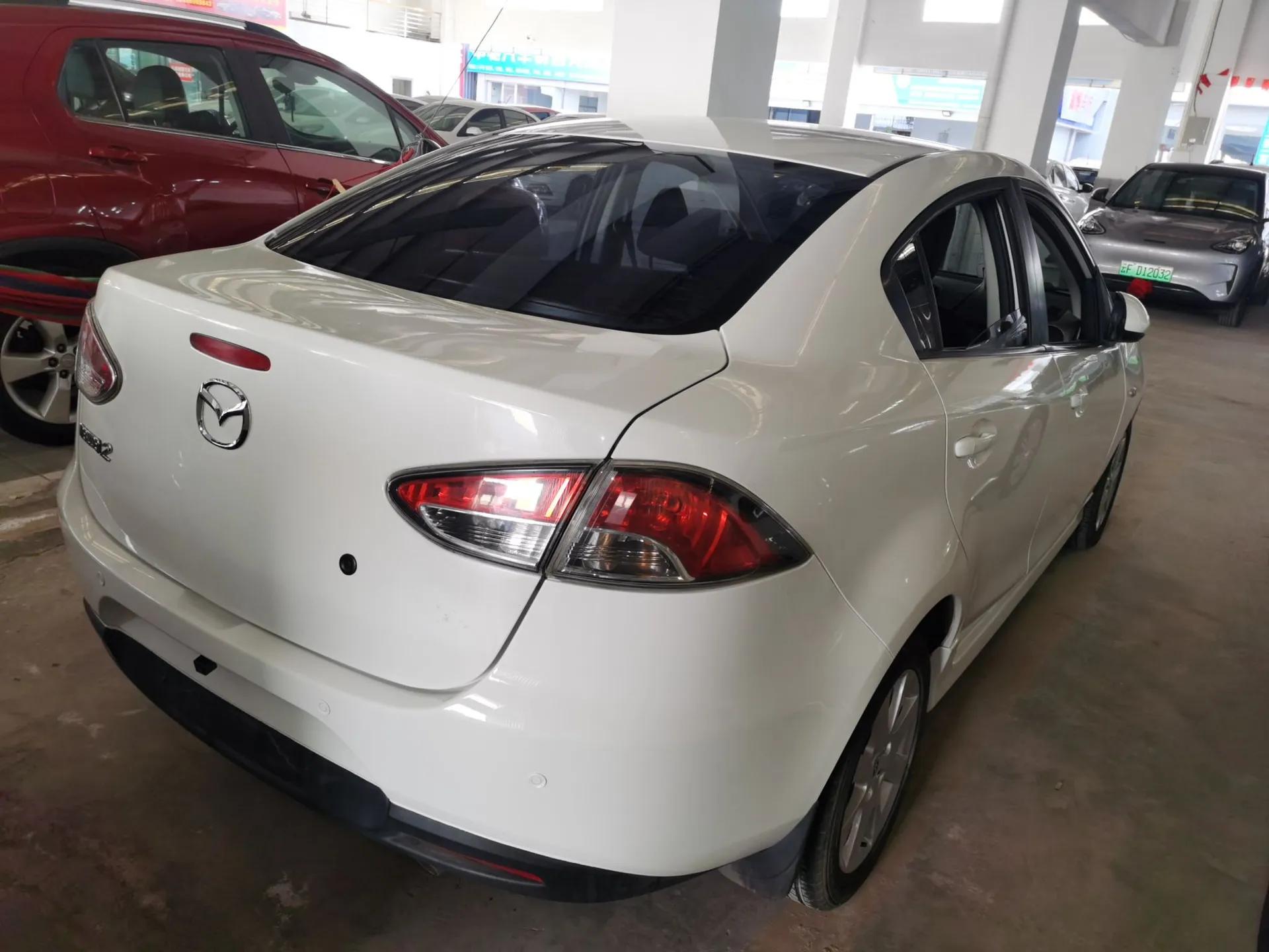 Mazda 2 2012 Sedan XuanDong 1.5L Manual Fashion Edition — миниатюра 6