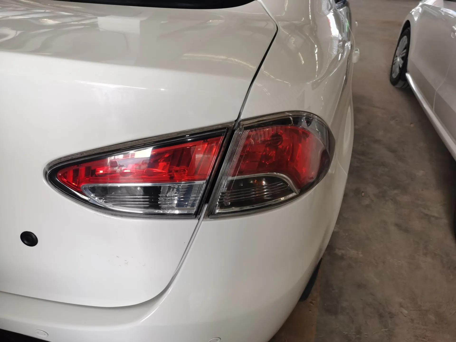 Mazda 2 2012 Sedan XuanDong 1.5L Manual Fashion Edition — миниатюра 7