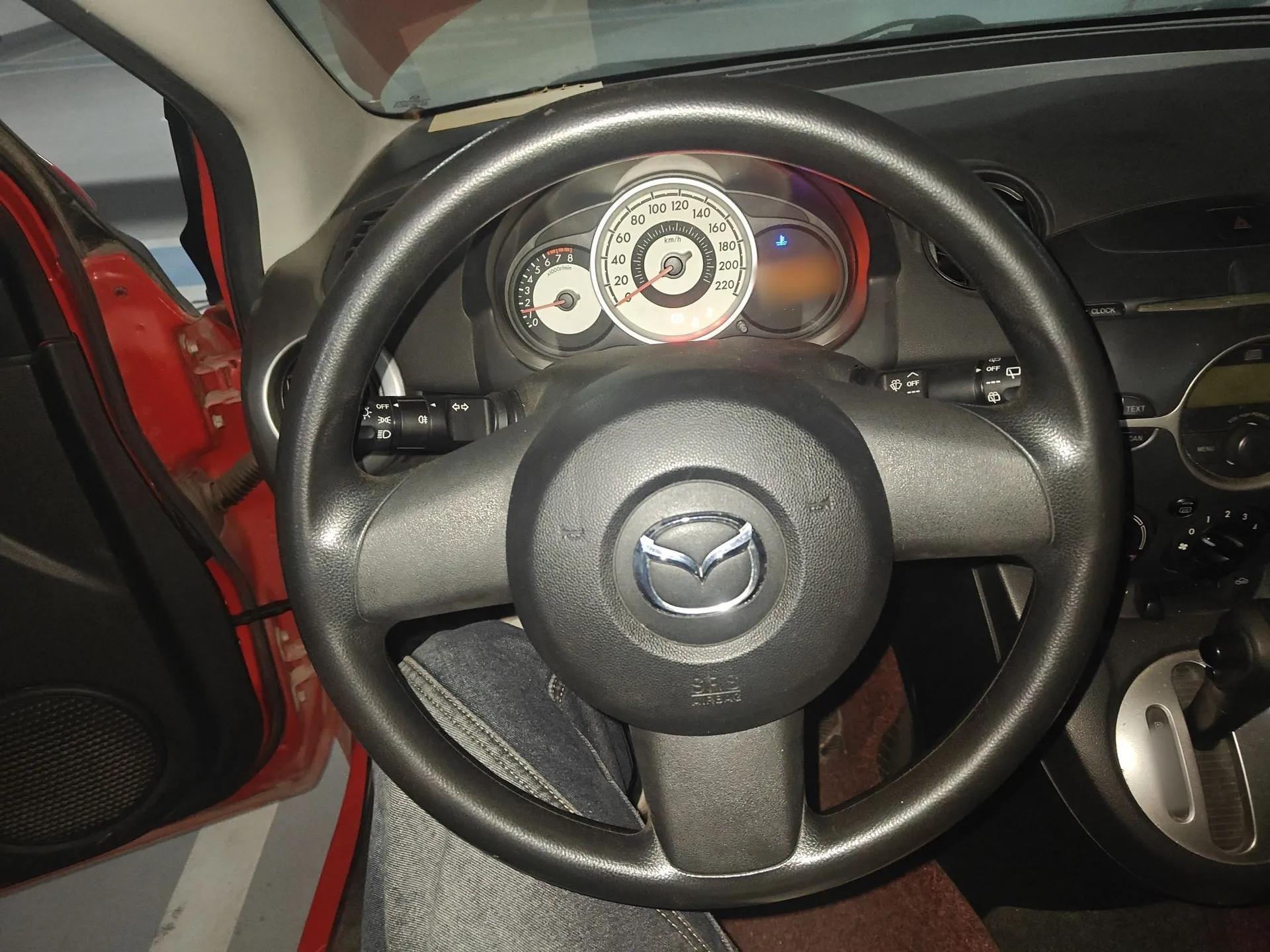 Mazda 2 2012 Hatchback Xuan Dong 1.3L Automatic Standard Edition — миниатюра 11