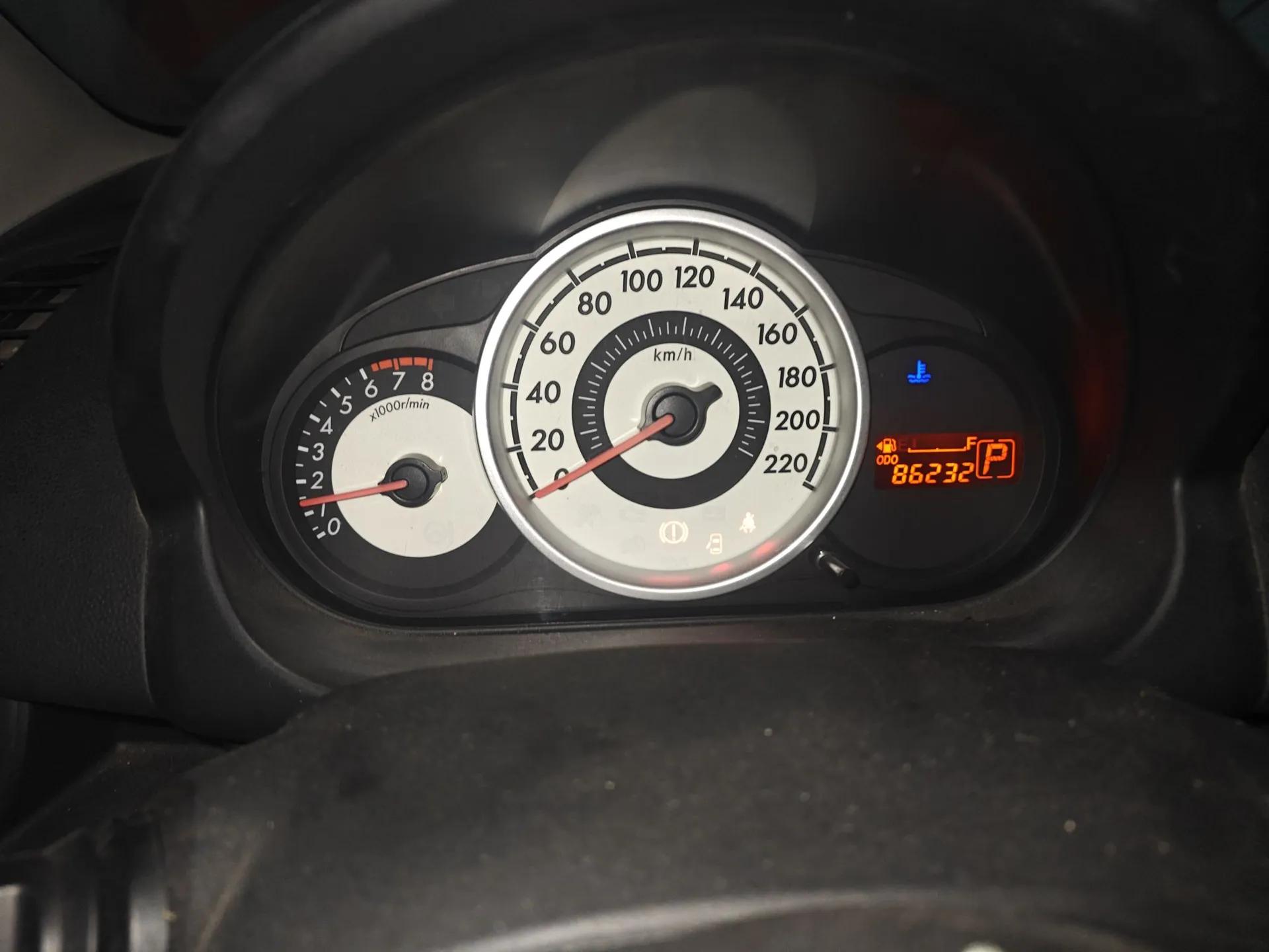 Mazda 2 2012 Hatchback Xuan Dong 1.3L Automatic Standard Edition — миниатюра 12