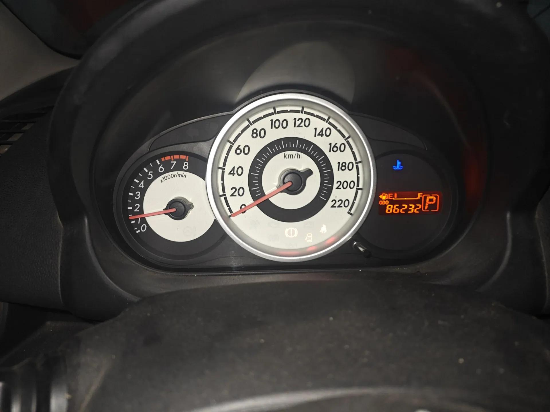 Mazda 2 2012 Hatchback Xuan Dong 1.3L Automatic Standard Edition — миниатюра 13