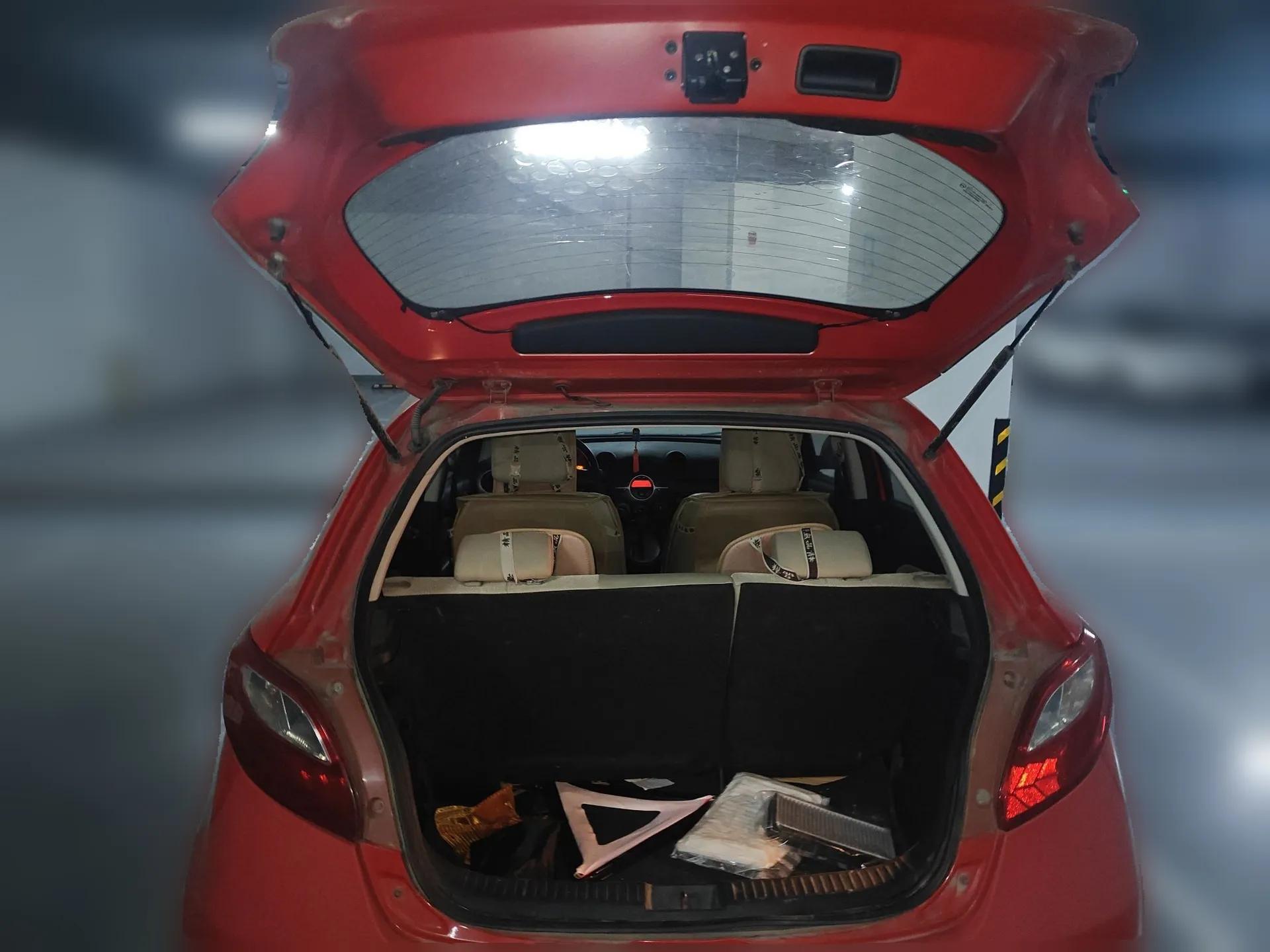 Mazda 2 2012 Hatchback Xuan Dong 1.3L Automatic Standard Edition — миниатюра 20