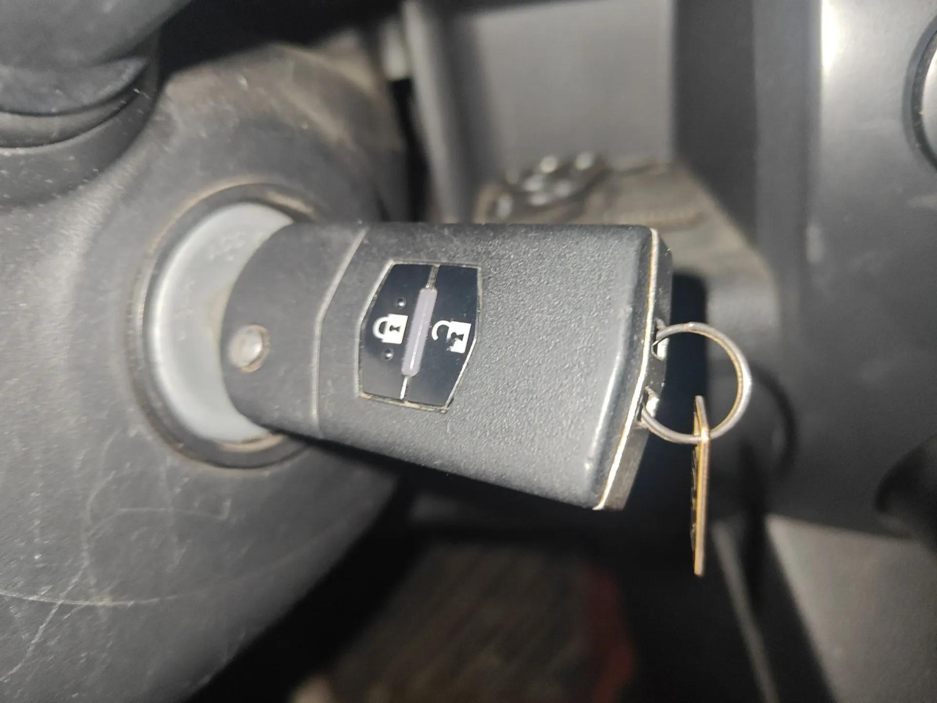 Mazda 2 2012 Hatchback Xuan Dong 1.3L Automatic Standard Edition — миниатюра 9