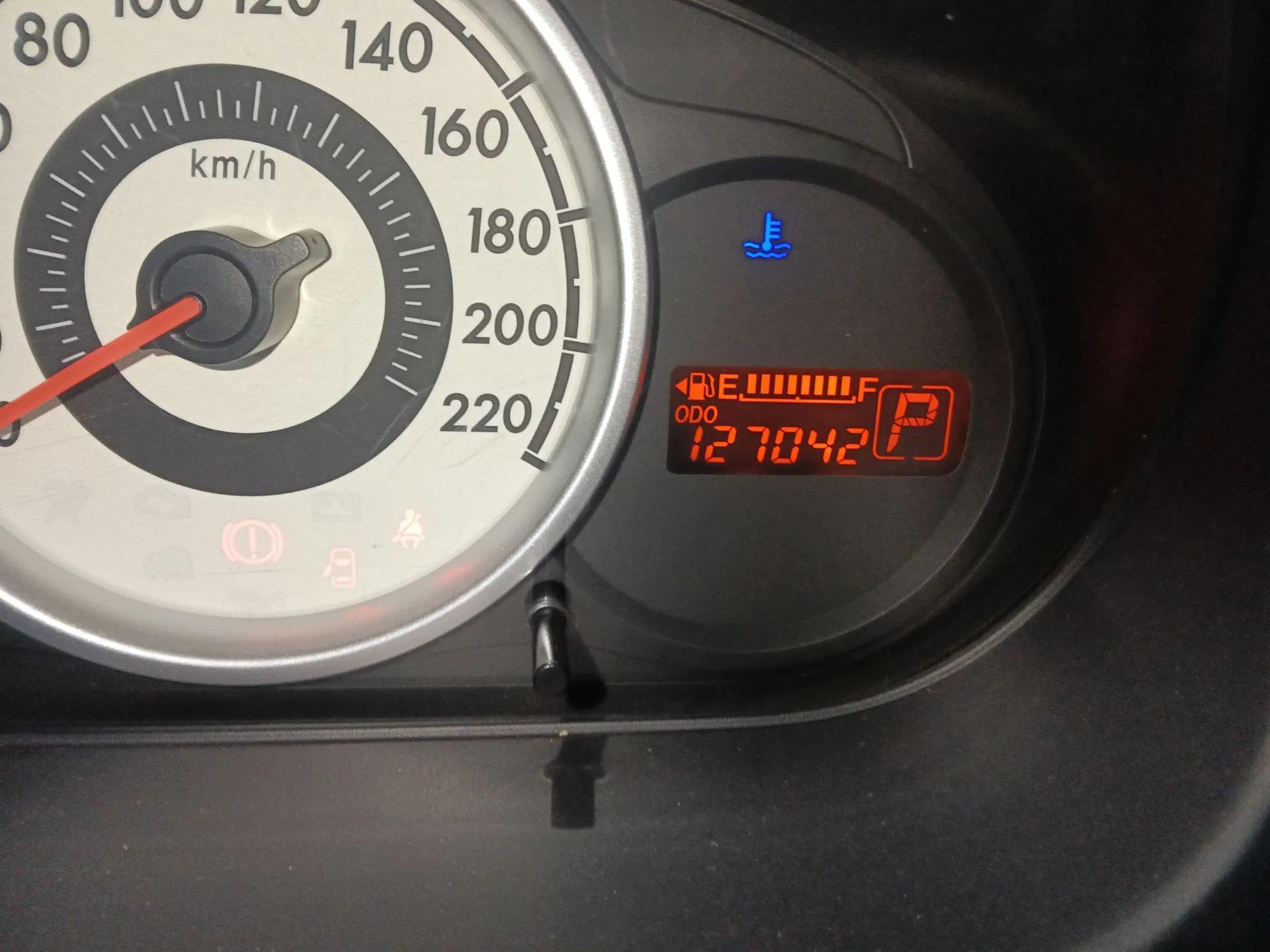 Mazda 2 2012 Hatchback Xuan Dong 1.3L Automatic Standard Edition — миниатюра 11