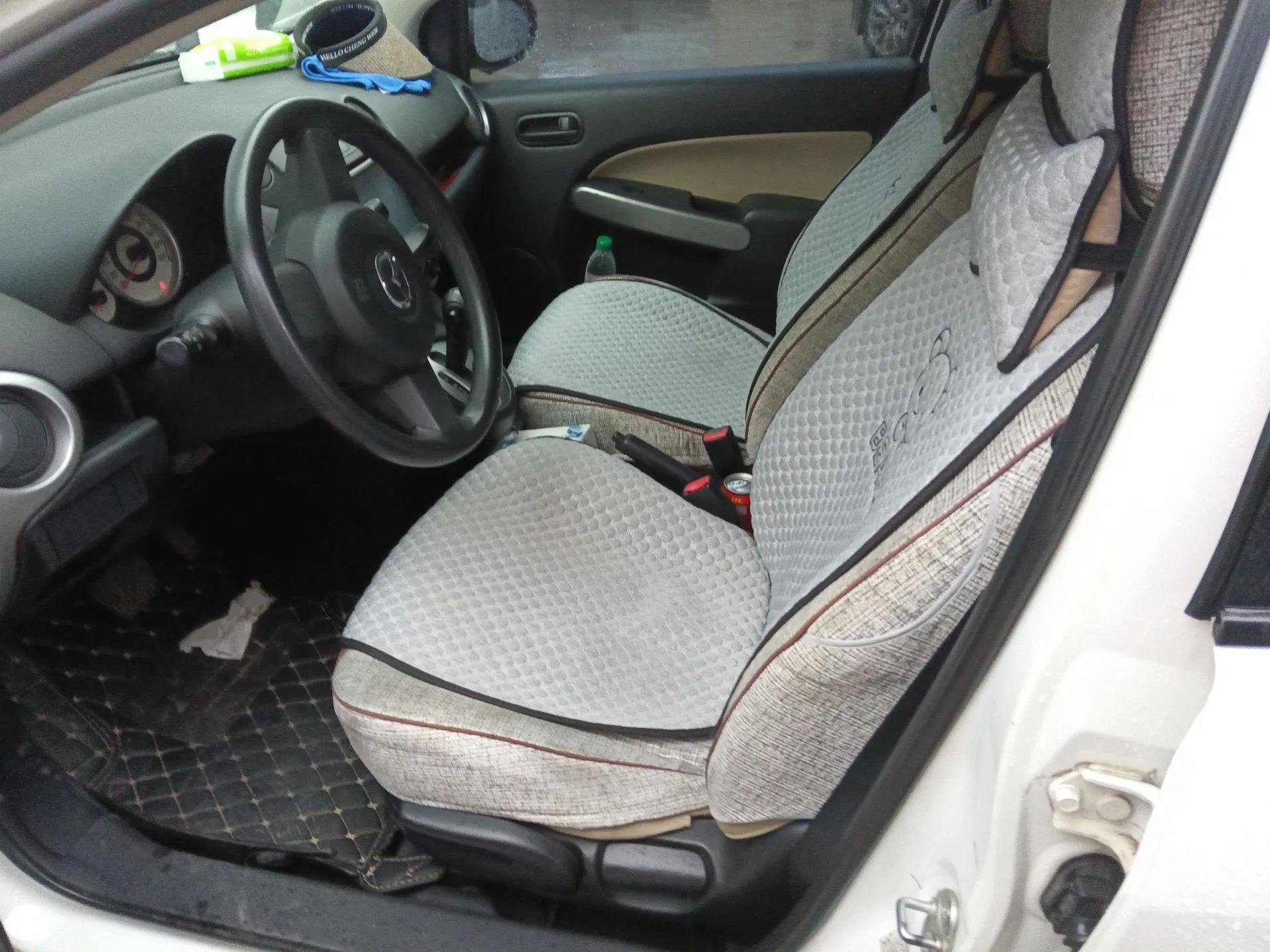 Mazda 2 2012 Hatchback Xuan Dong 1.3L Automatic Standard Edition — миниатюра 14