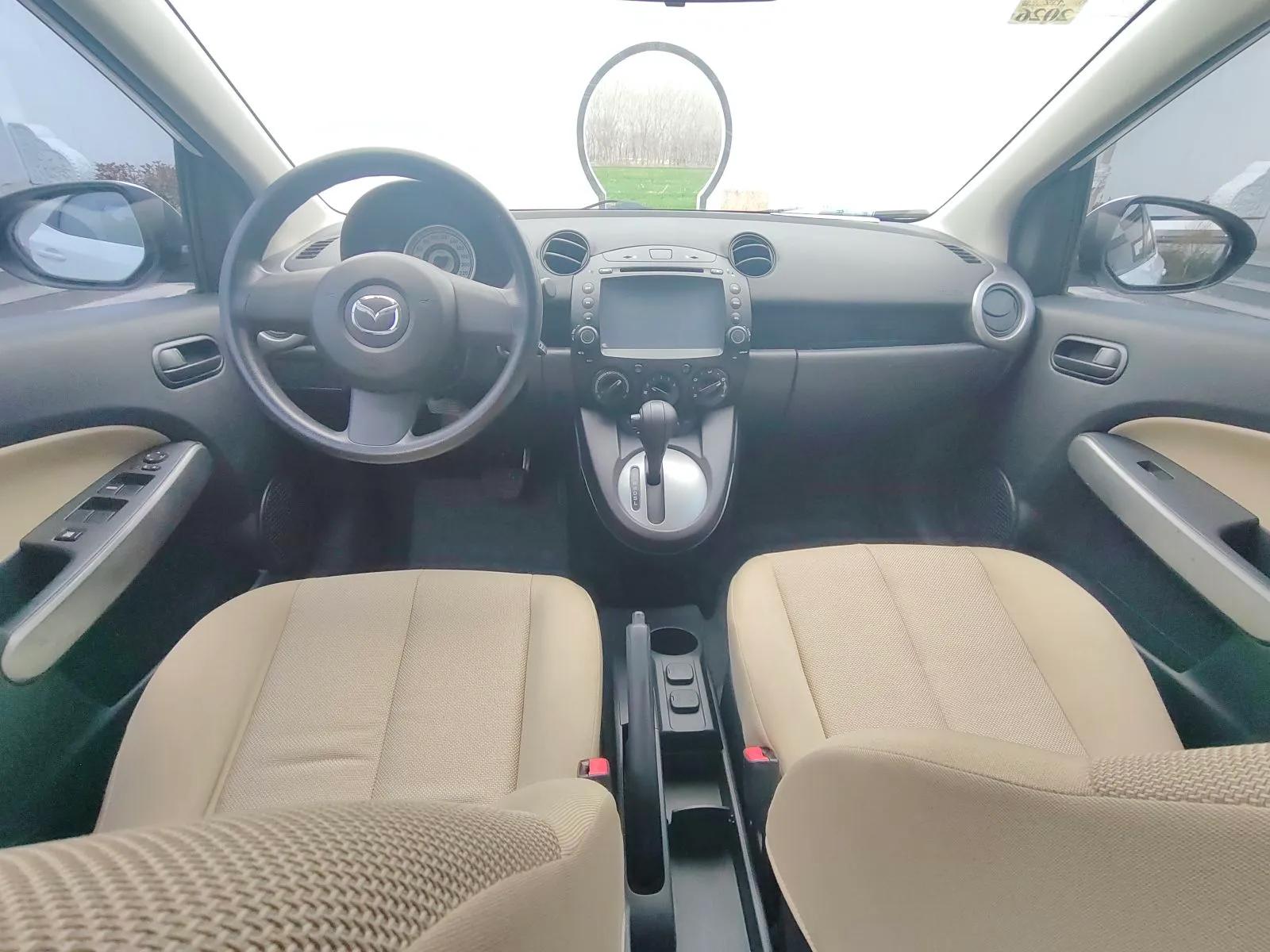 Mazda 2 2012 Hatchback Xuan Dong 1.3L Automatic Standard Edition — миниатюра 18