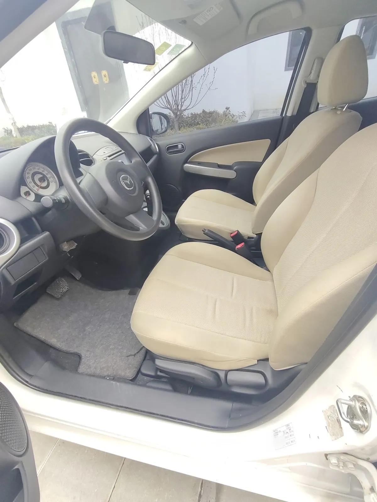 Mazda 2 2012 Hatchback Xuan Dong 1.3L Automatic Standard Edition — миниатюра 4