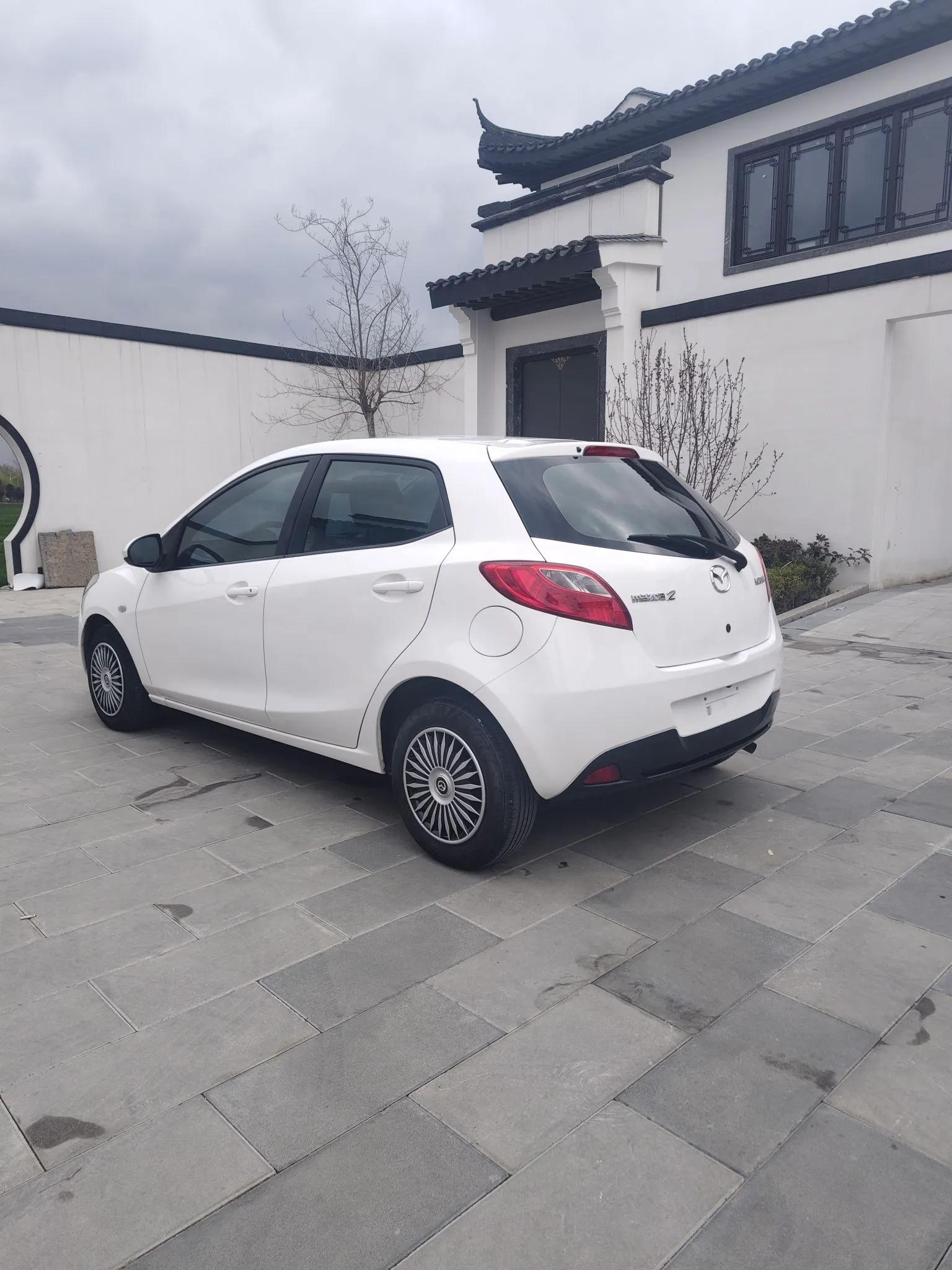 Mazda 2 2012 Hatchback Xuan Dong 1.3L Automatic Standard Edition — миниатюра 7