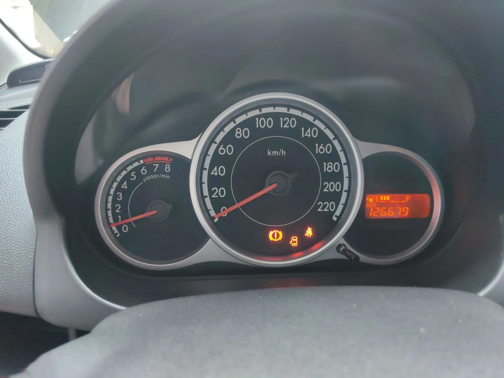 Mazda 2 2011 XuanDong 1.5L Manual Fashion Edition — миниатюра 12
