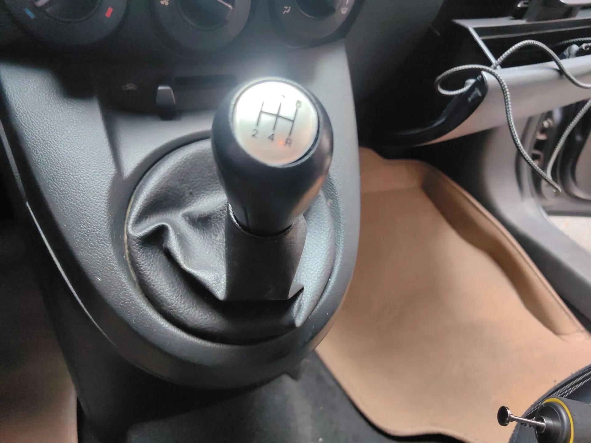 Mazda 2 2011 XuanDong 1.5L Manual Fashion Edition — миниатюра 15
