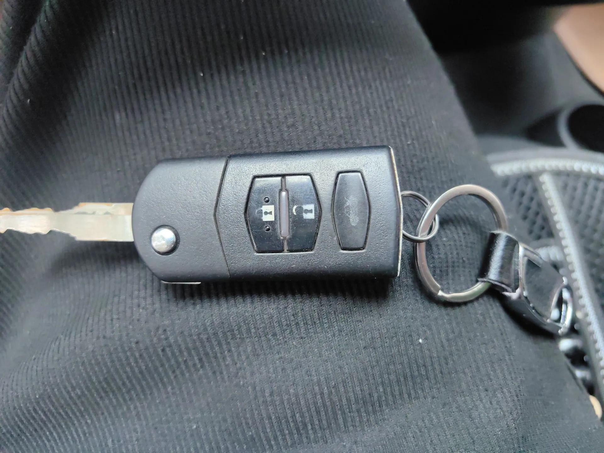 Mazda 2 2011 XuanDong 1.5L Manual Fashion Edition — миниатюра 9