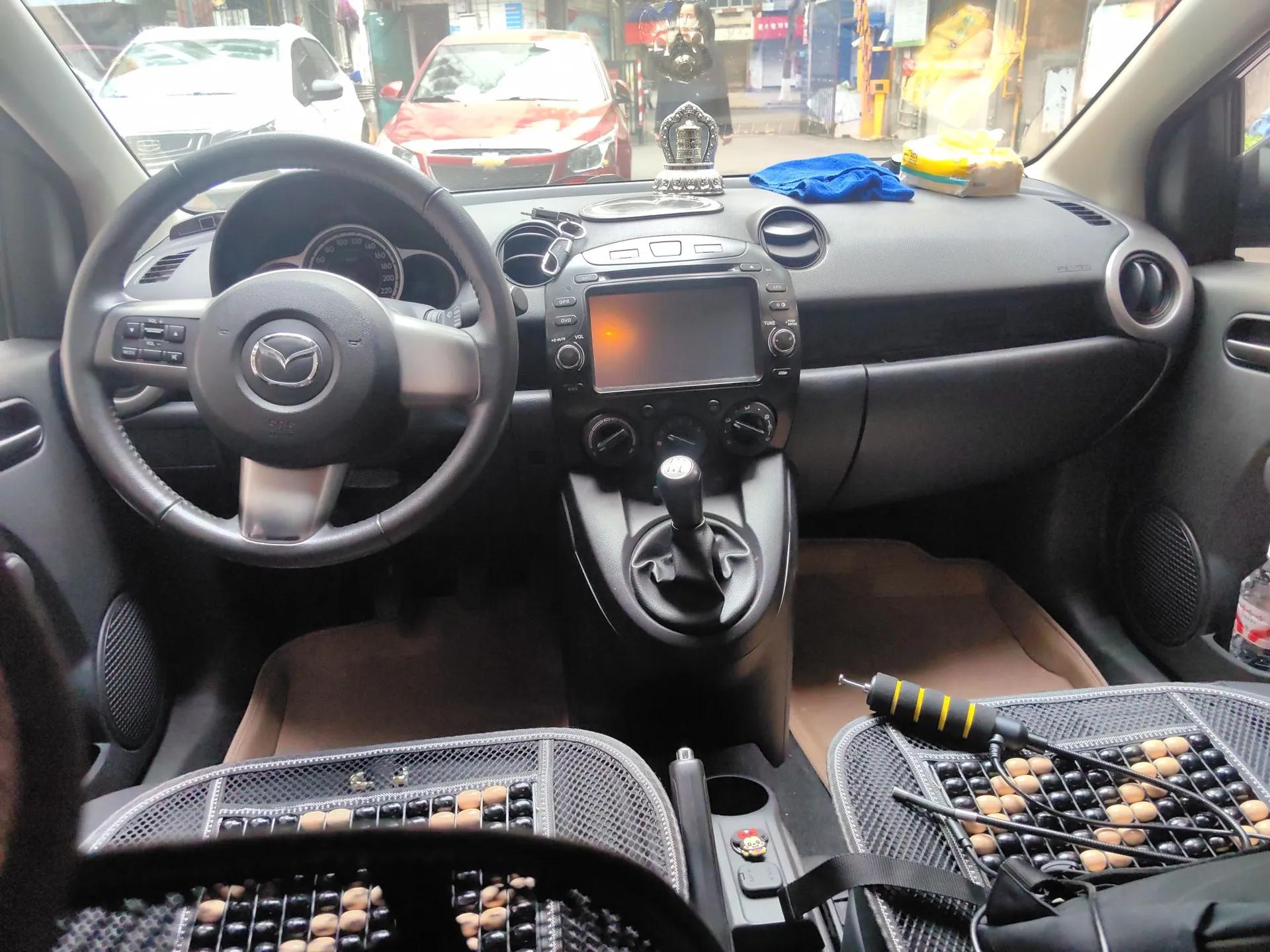 Mazda 2 2011 XuanDong 1.5L Manual Fashion Edition — миниатюра 10