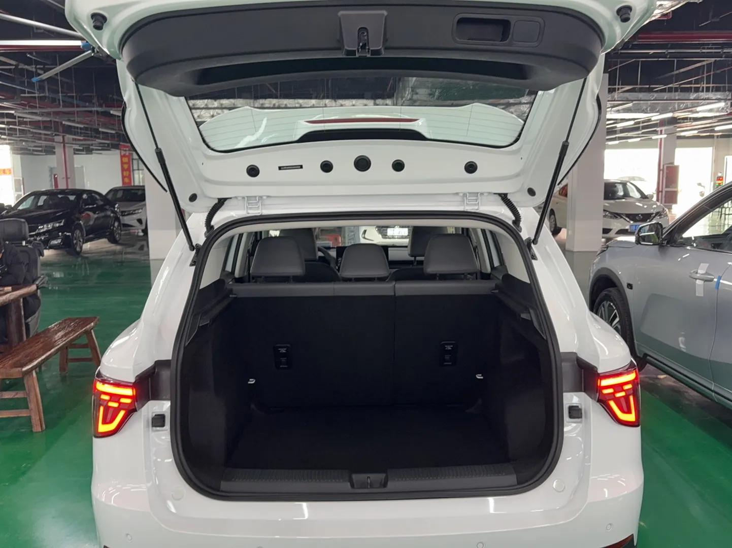 MG ES5 2025 425 Pro Rear-Drive Version — миниатюра 19
