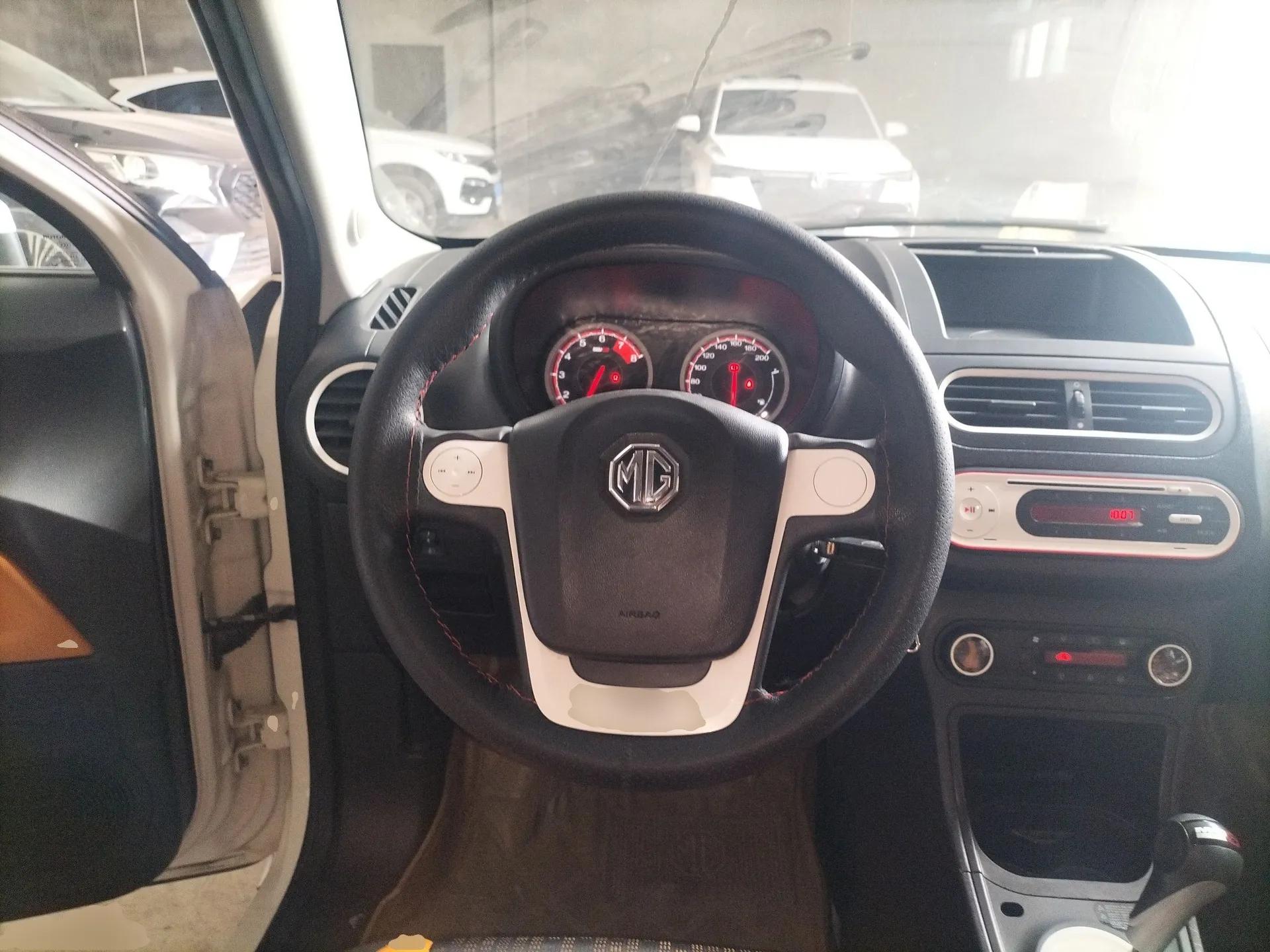 MG 3SW 2015 1.5L AMT Elite Model — миниатюра 10