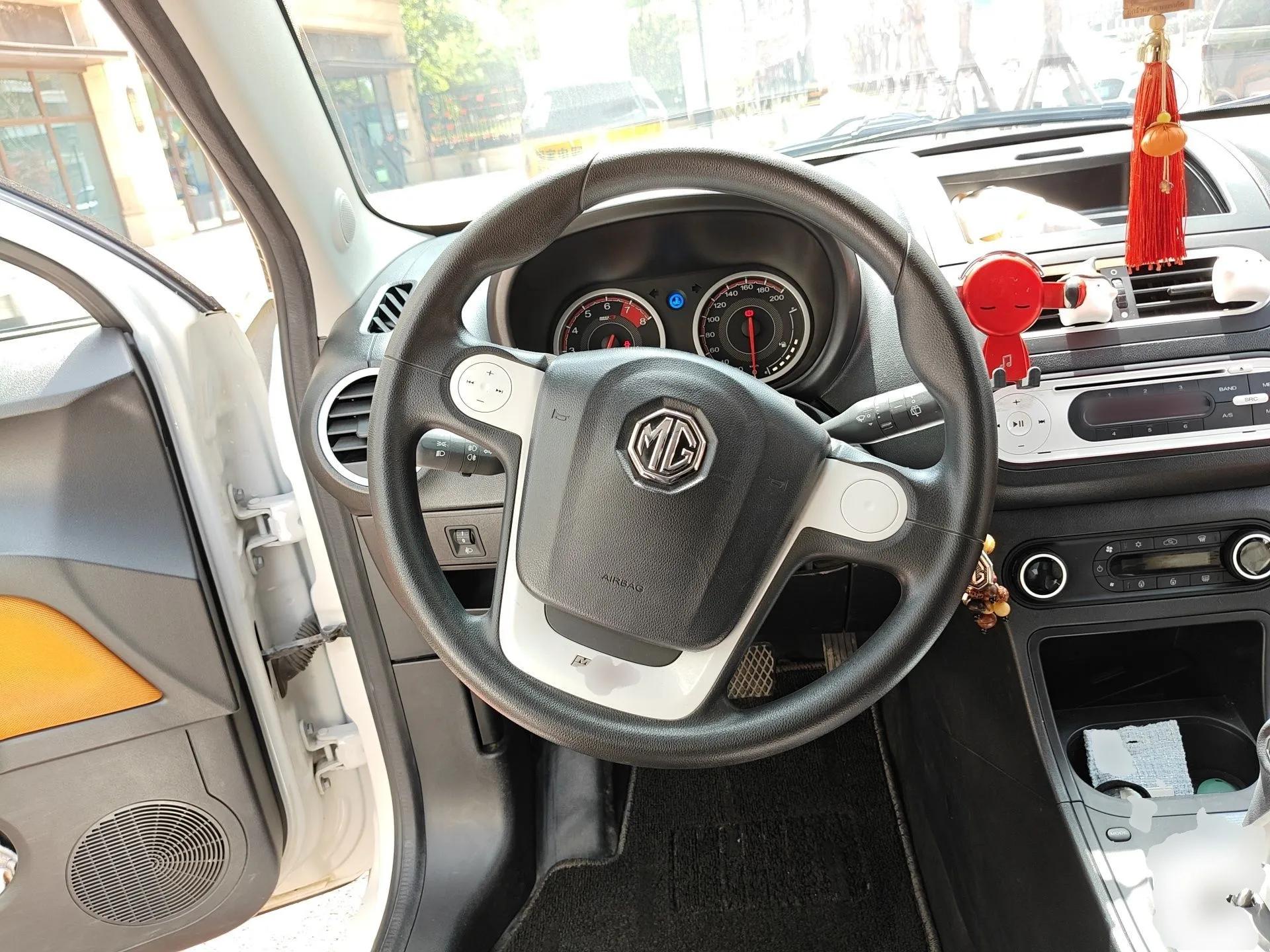 MG 3SW 2015 1.5L AMT Elite Model — миниатюра 11