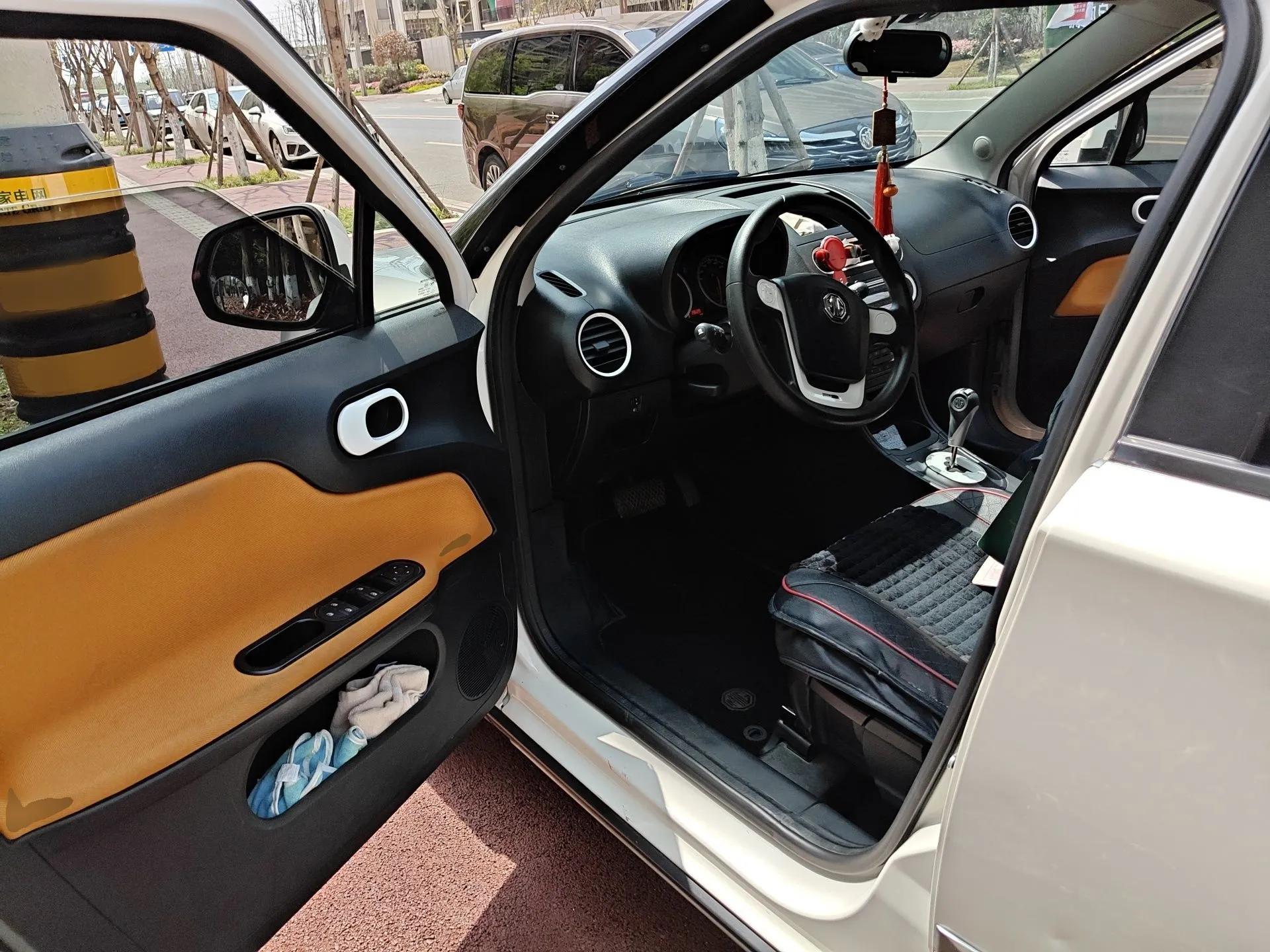 MG 3SW 2015 1.5L AMT Elite Model — миниатюра 17