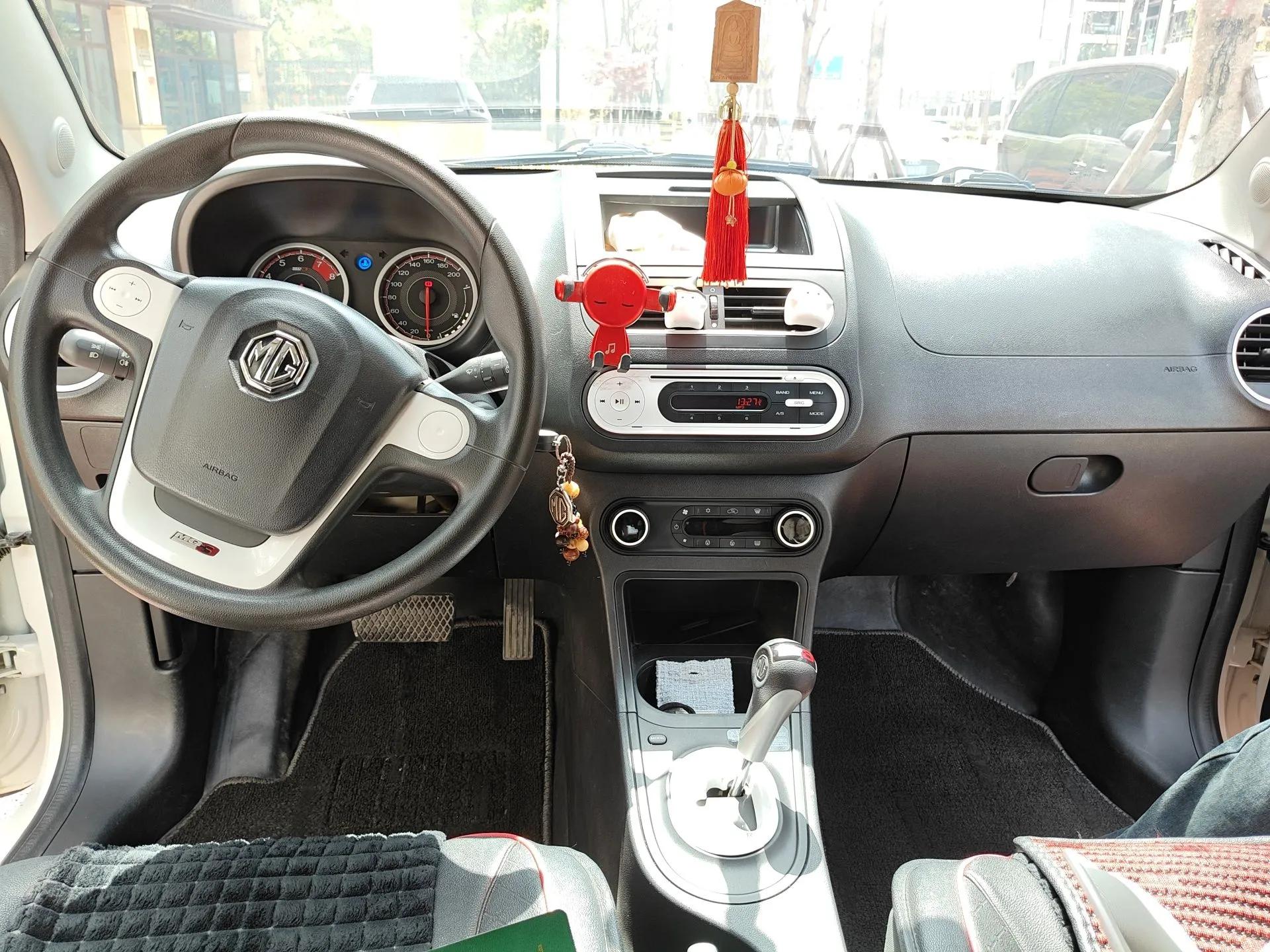 MG 3SW 2015 1.5L AMT Elite Model — миниатюра 10