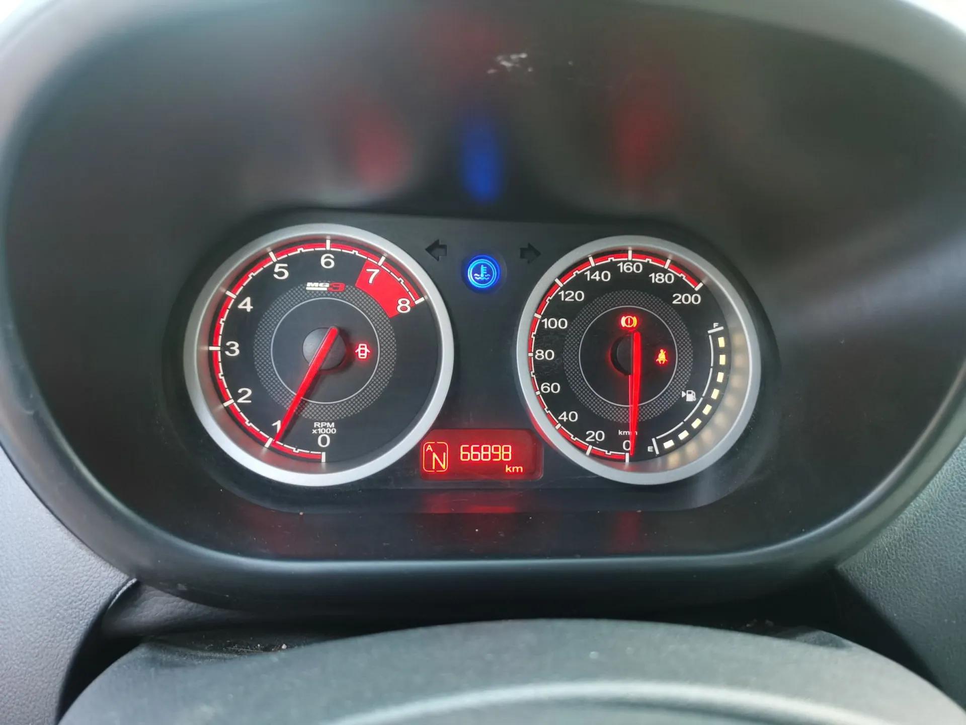 MG 3SW 2015 1.5L AMT Elite Model — миниатюра 12
