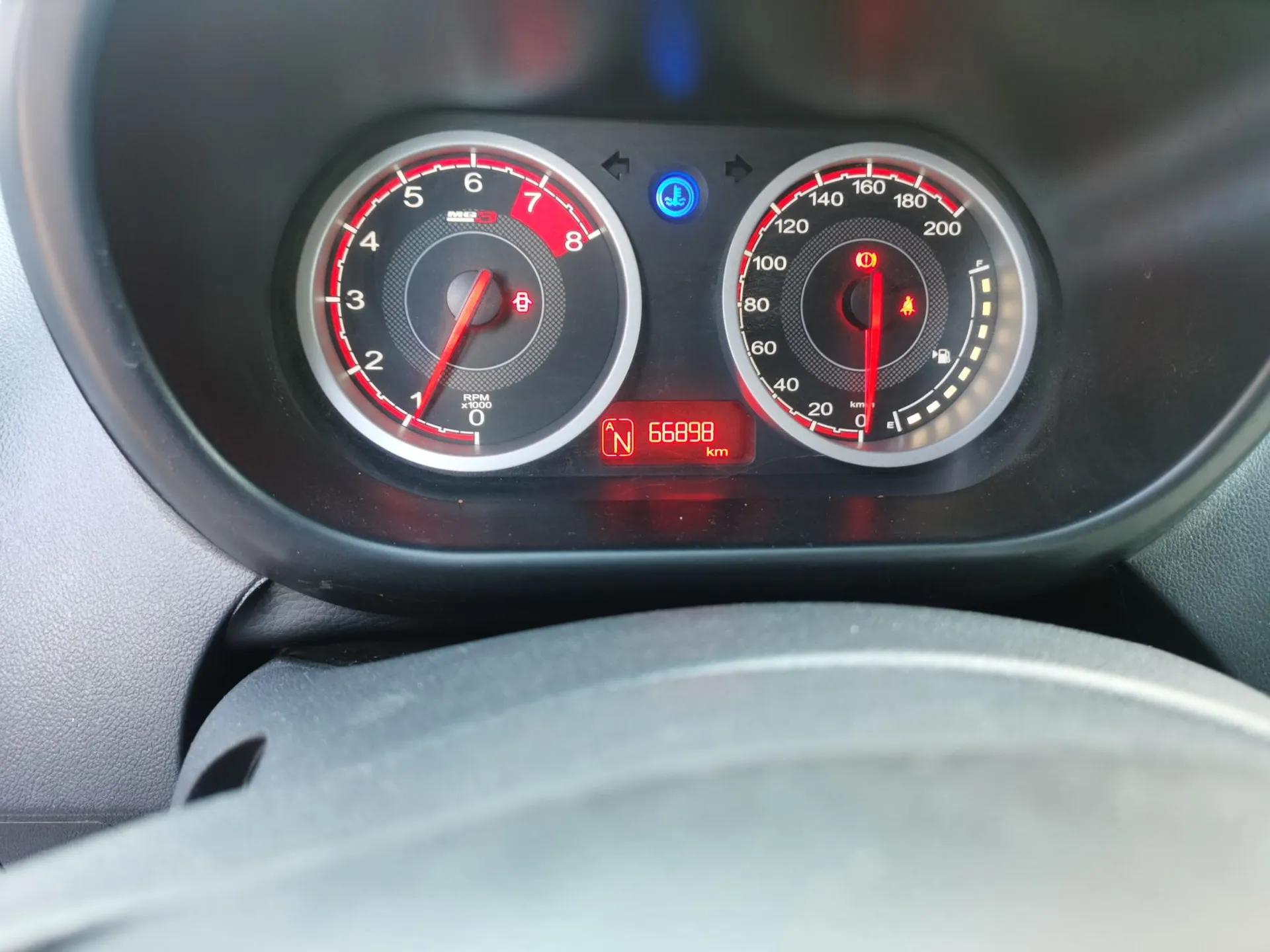 MG 3SW 2015 1.5L AMT Elite Model — миниатюра 13