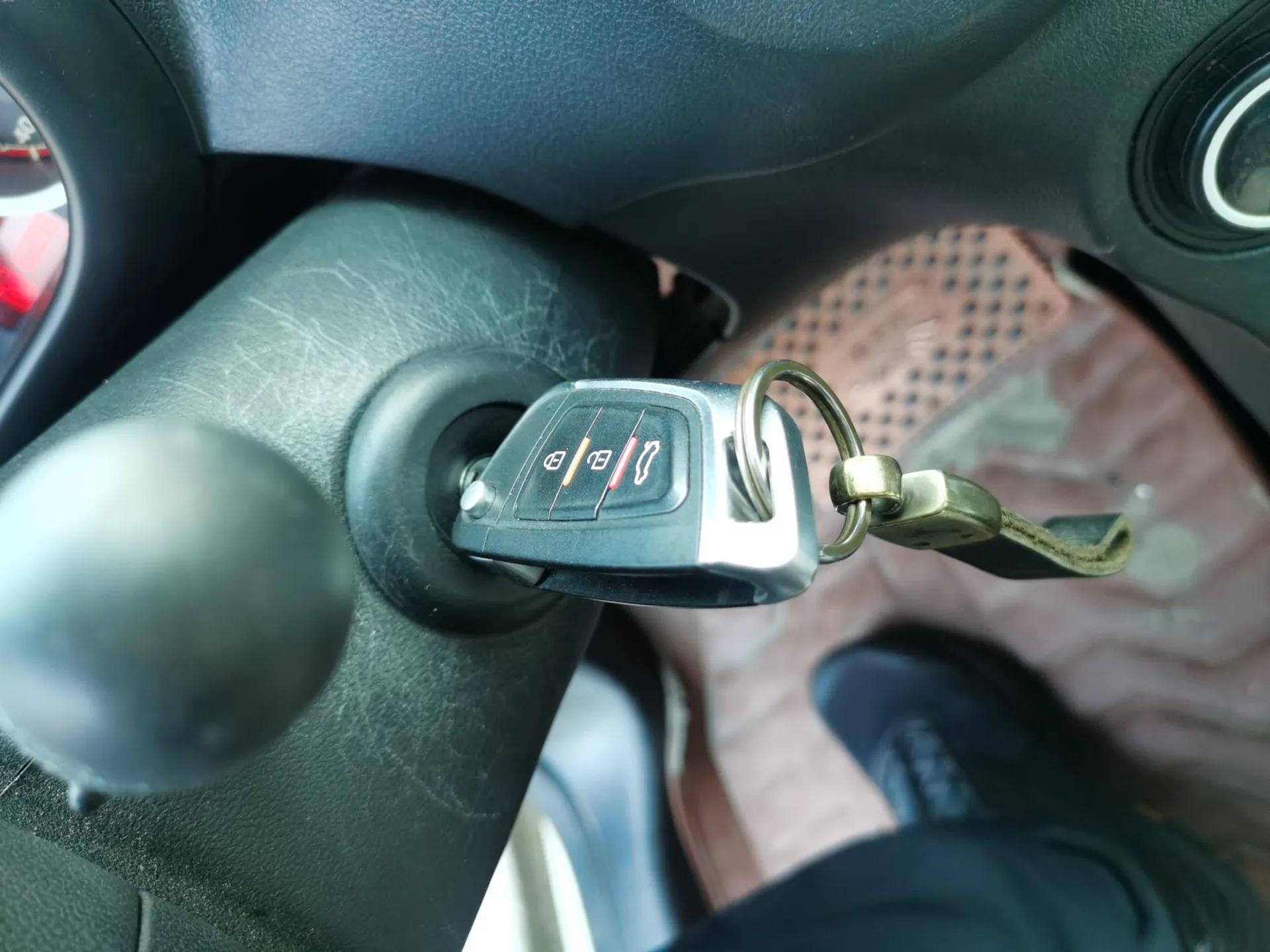 MG 3SW 2015 1.5L AMT Elite Model — миниатюра 9