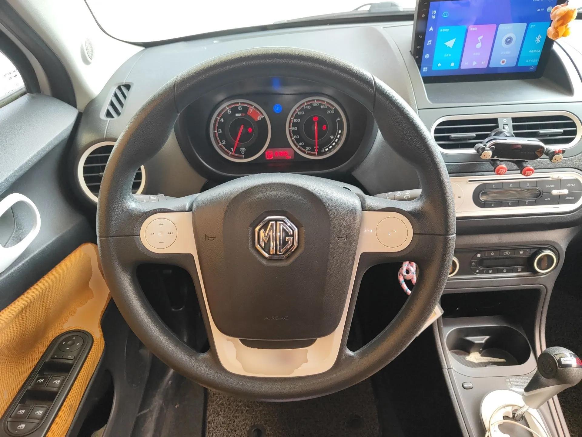 MG 3SW 2015 1.5L AMT Elite Model — миниатюра 11