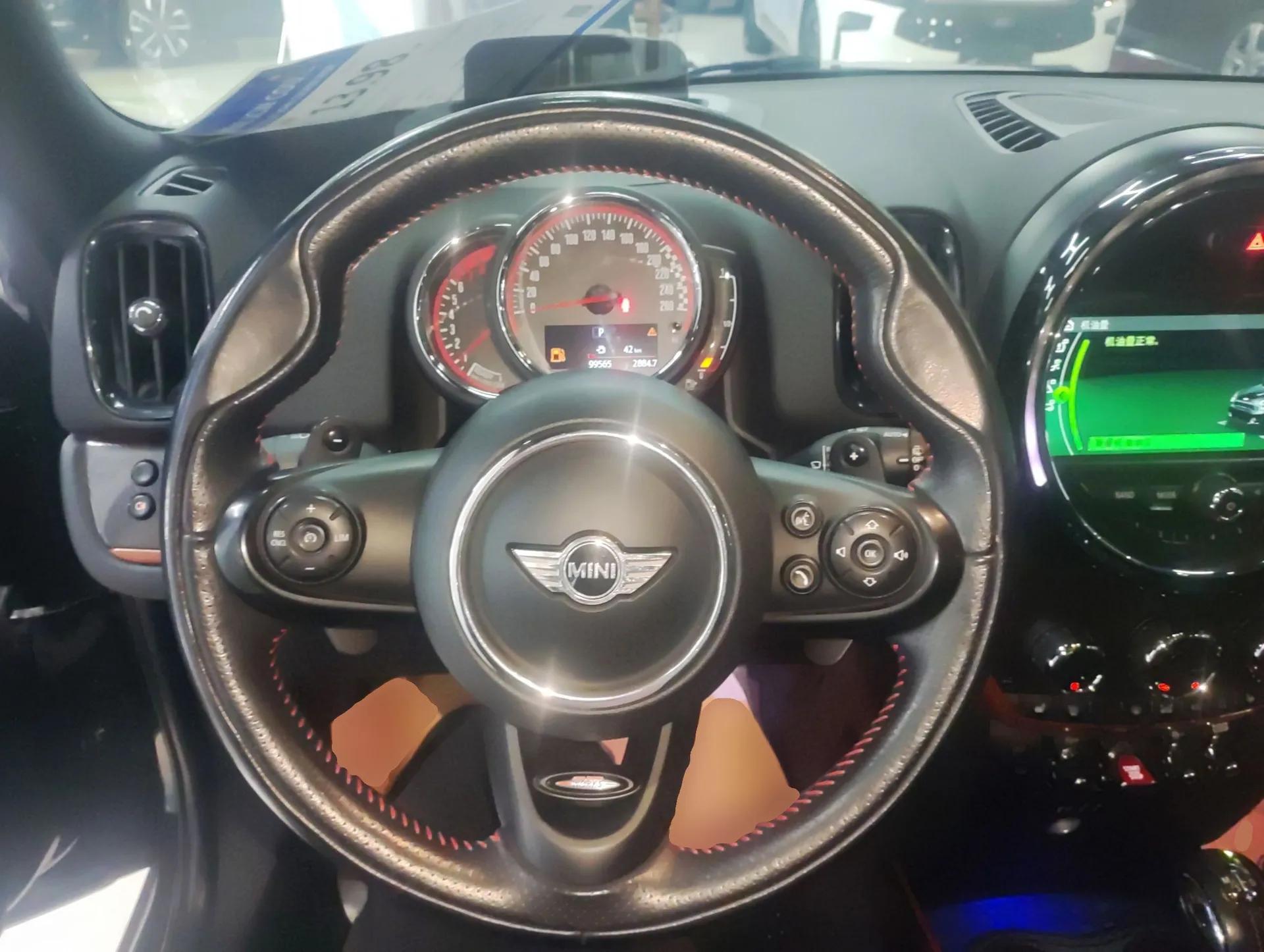 MINI JCM COUNTRYMAN 2017 2.0T JOHN COOPER WORKS Traveler — миниатюра 14