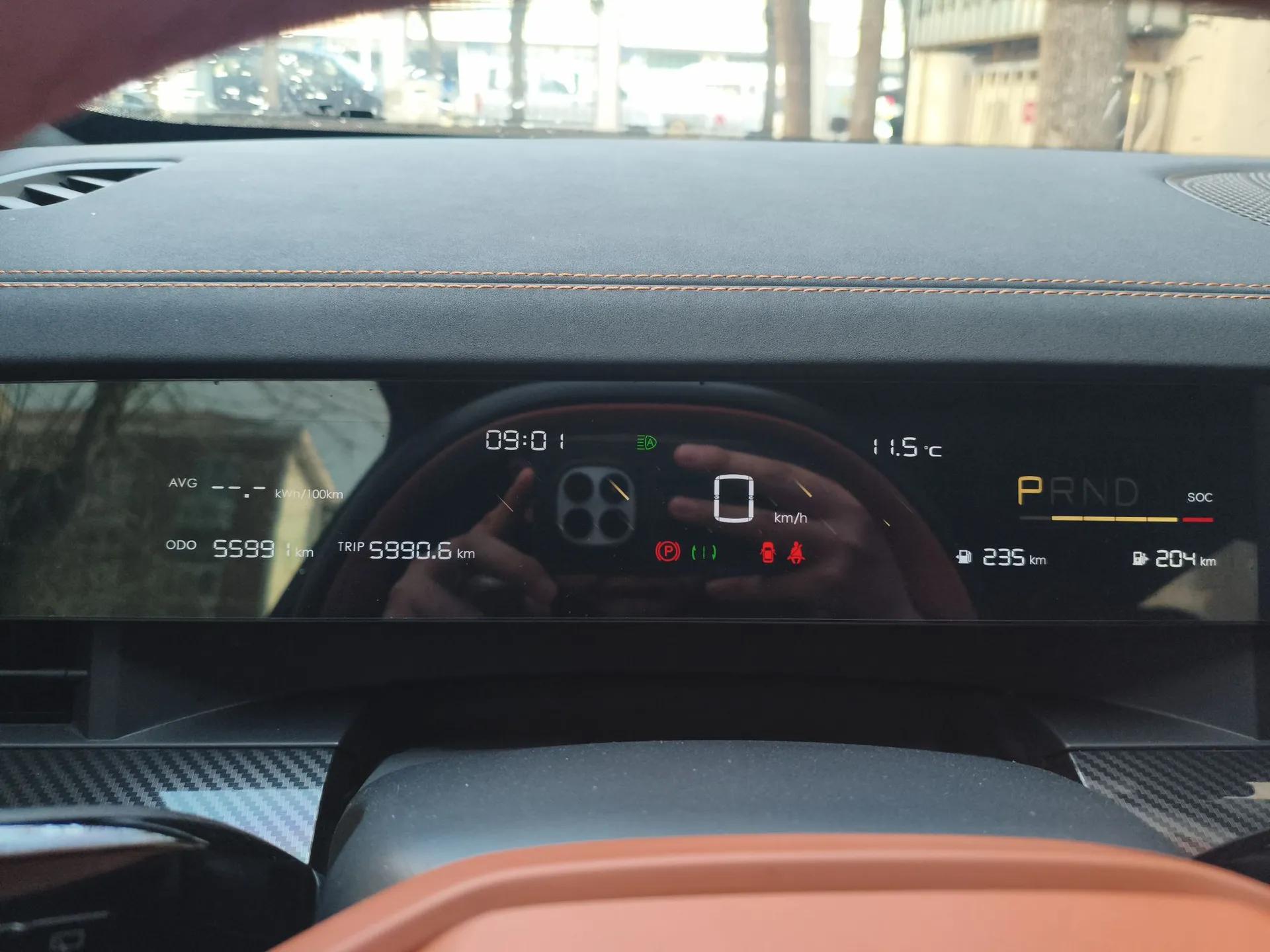 NETA L 2024 Extended-Range 310 Flash-Charge Red Edition — миниатюра 12
