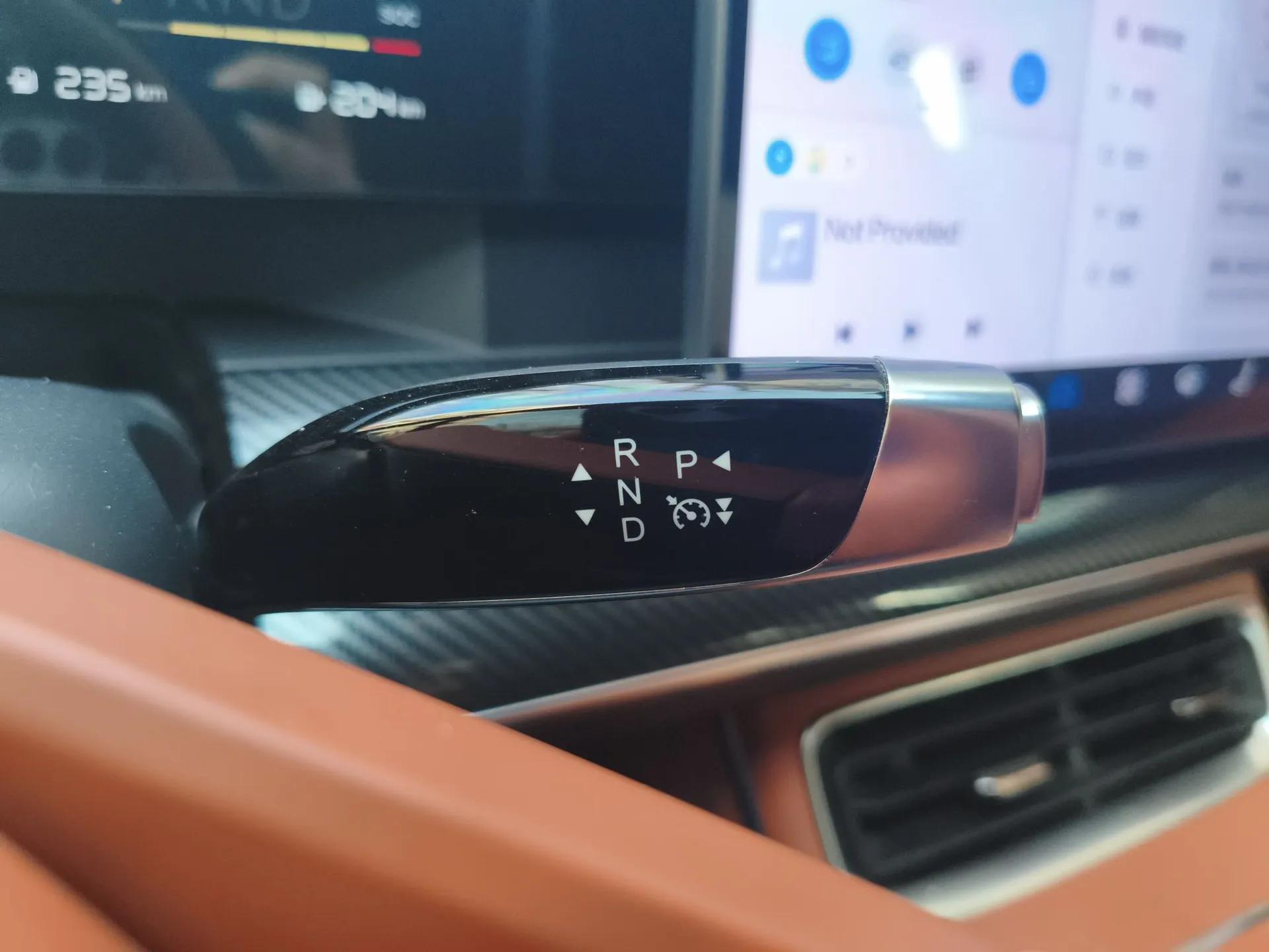 NETA L 2024 Extended-Range 310 Flash-Charge Red Edition — миниатюра 15